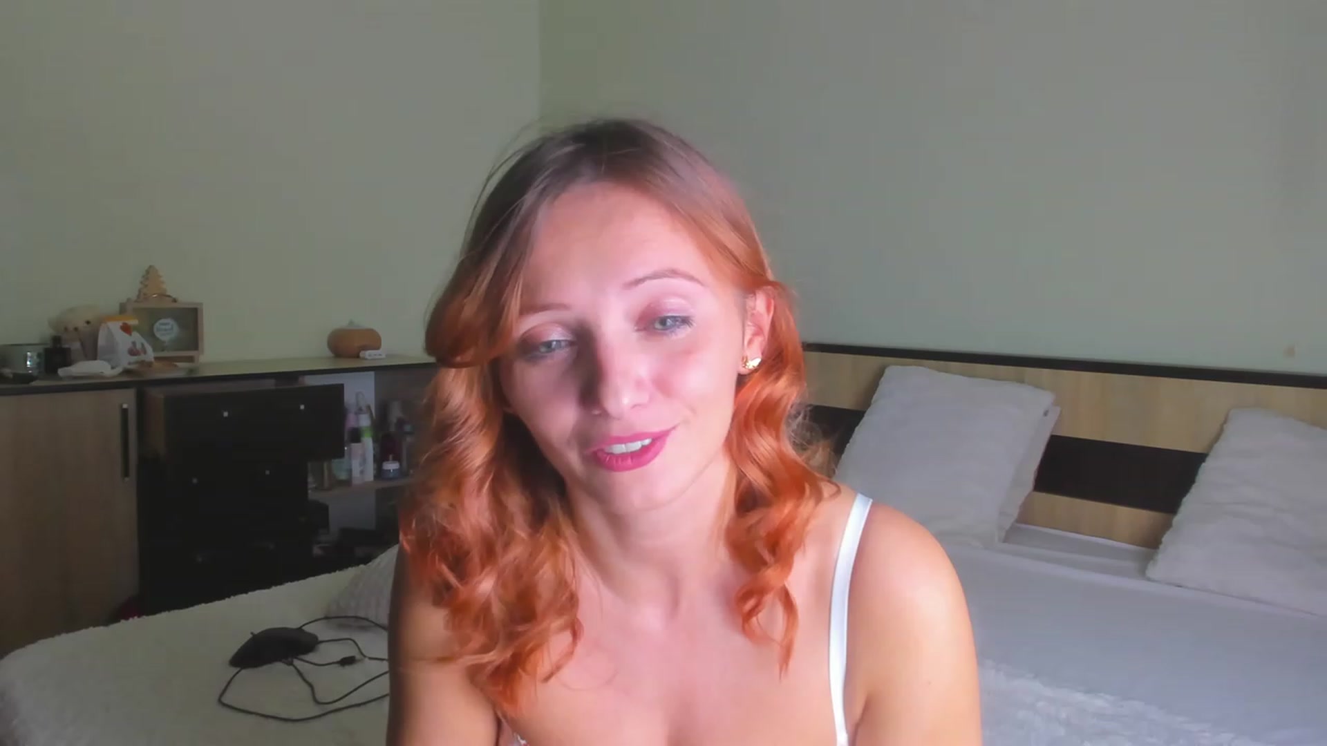 Gallery image thumbnail from KatBirdie_x's myfreecams stream on, 11/12/2023, 22:08 image 16 of 20