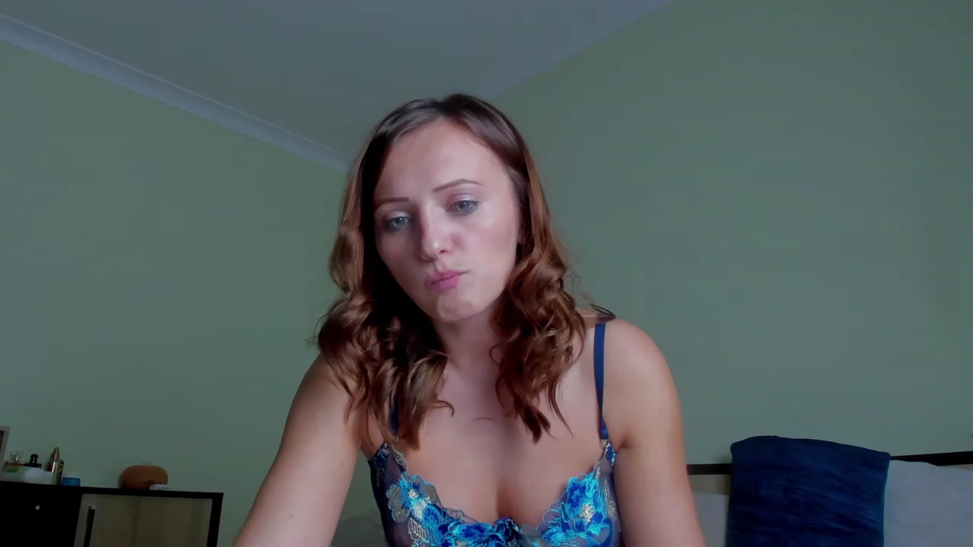 Gallery image thumbnail from KatBirdie_x's myfreecams stream on, 11/18/2023, 20:20 image 16 of 20