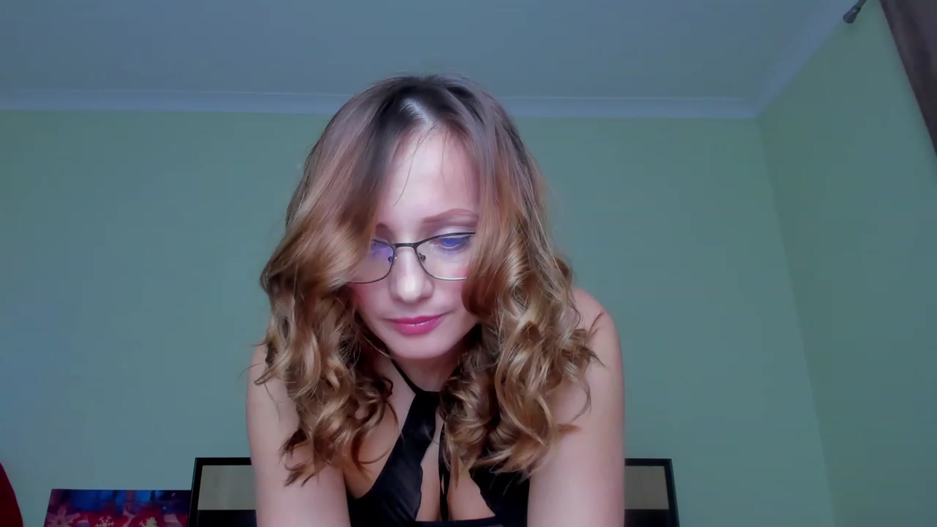 Gallery image thumbnail from KatBirdie_x's myfreecams stream on, 01/07/2024, 22:08 image 14 of 20