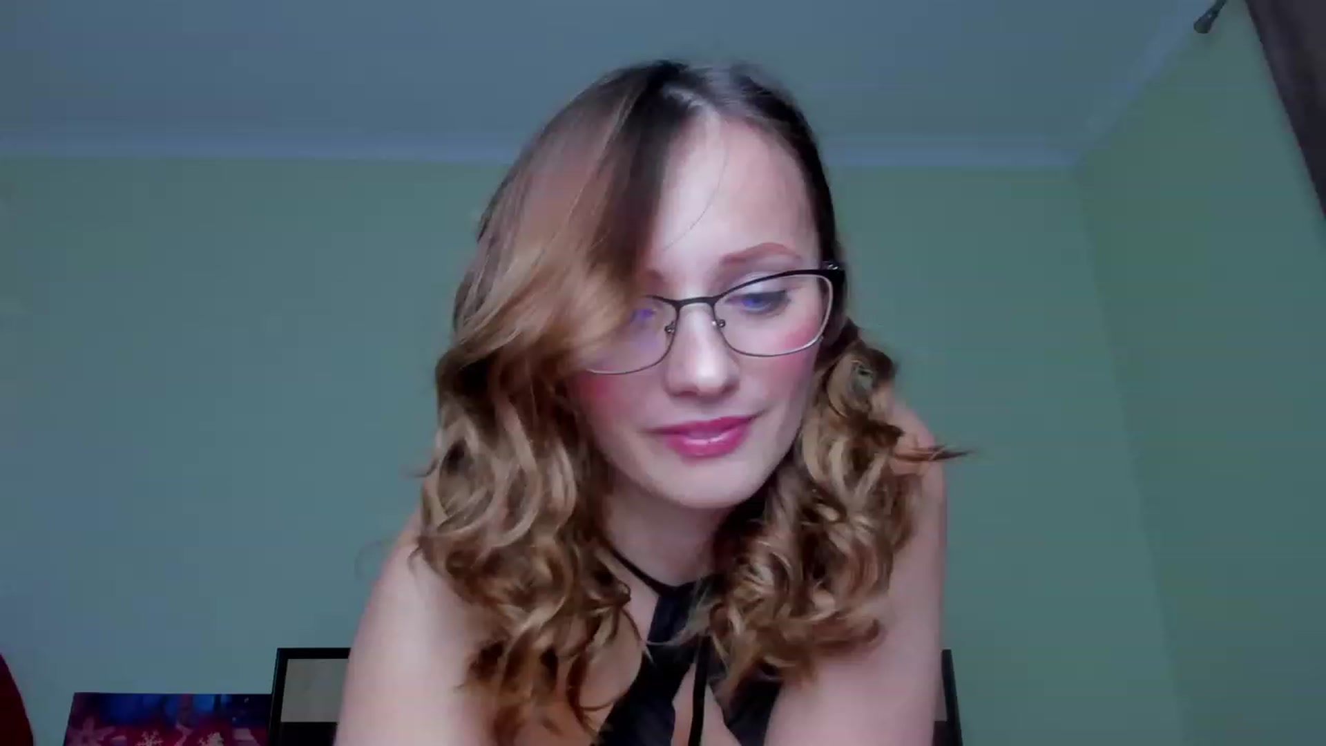 Gallery image thumbnail from KatBirdie_x's myfreecams stream on, 01/07/2024, 22:08 image 15 of 20