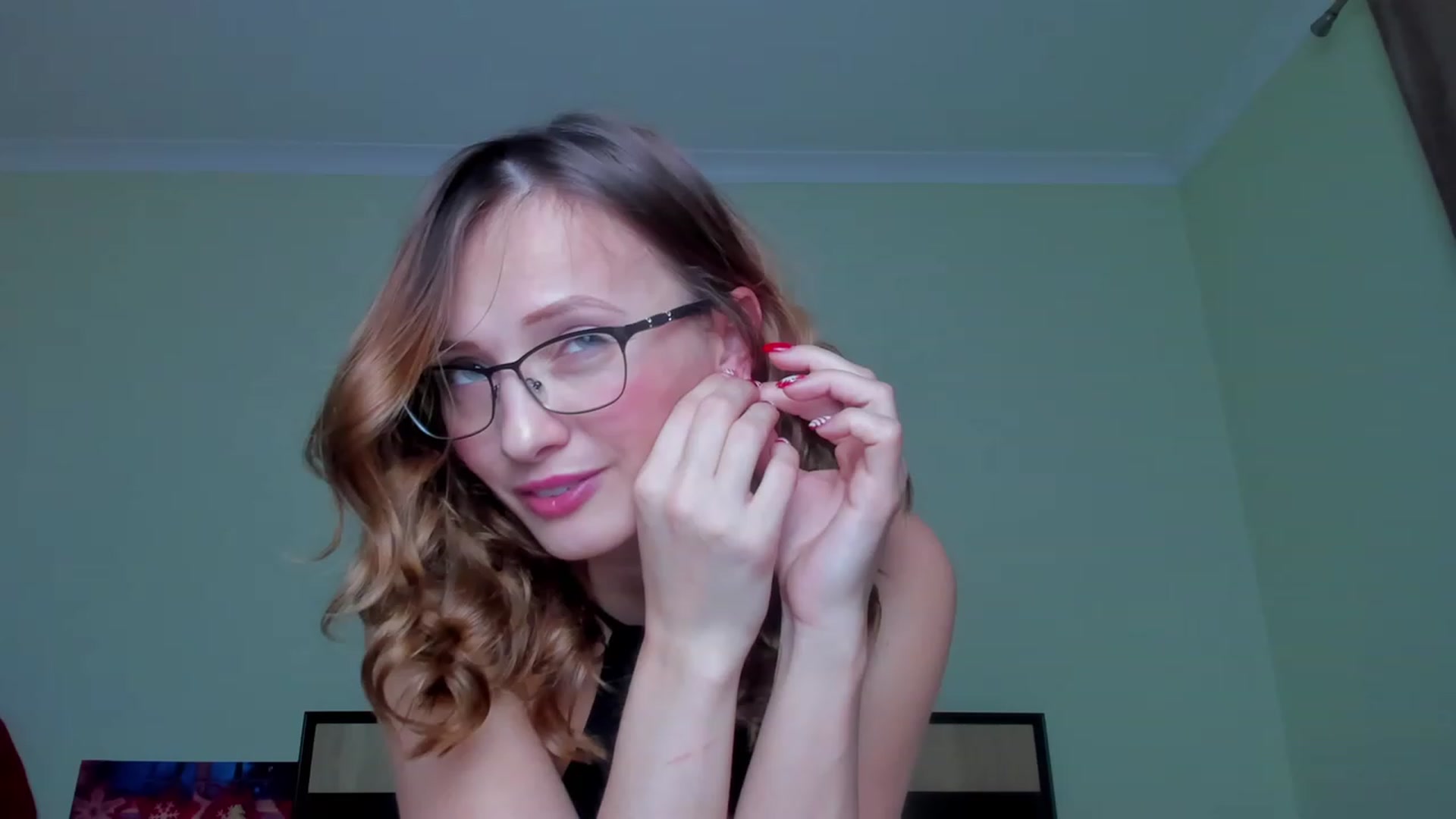 Gallery image thumbnail from KatBirdie_x's myfreecams stream on, 01/07/2024, 22:08 image 19 of 20