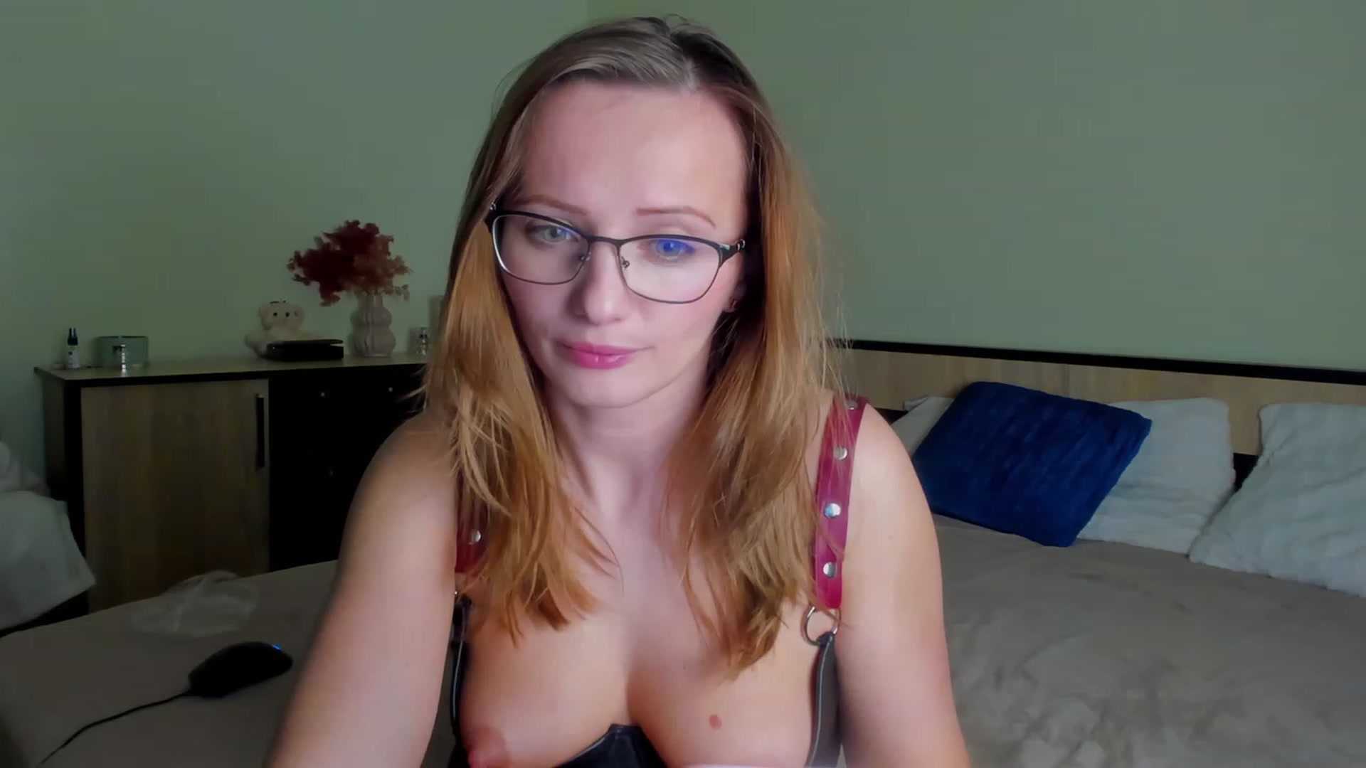 Gallery image thumbnail from KatBirdie_x's myfreecams stream on, 01/12/2024, 22:17 image 17 of 20
