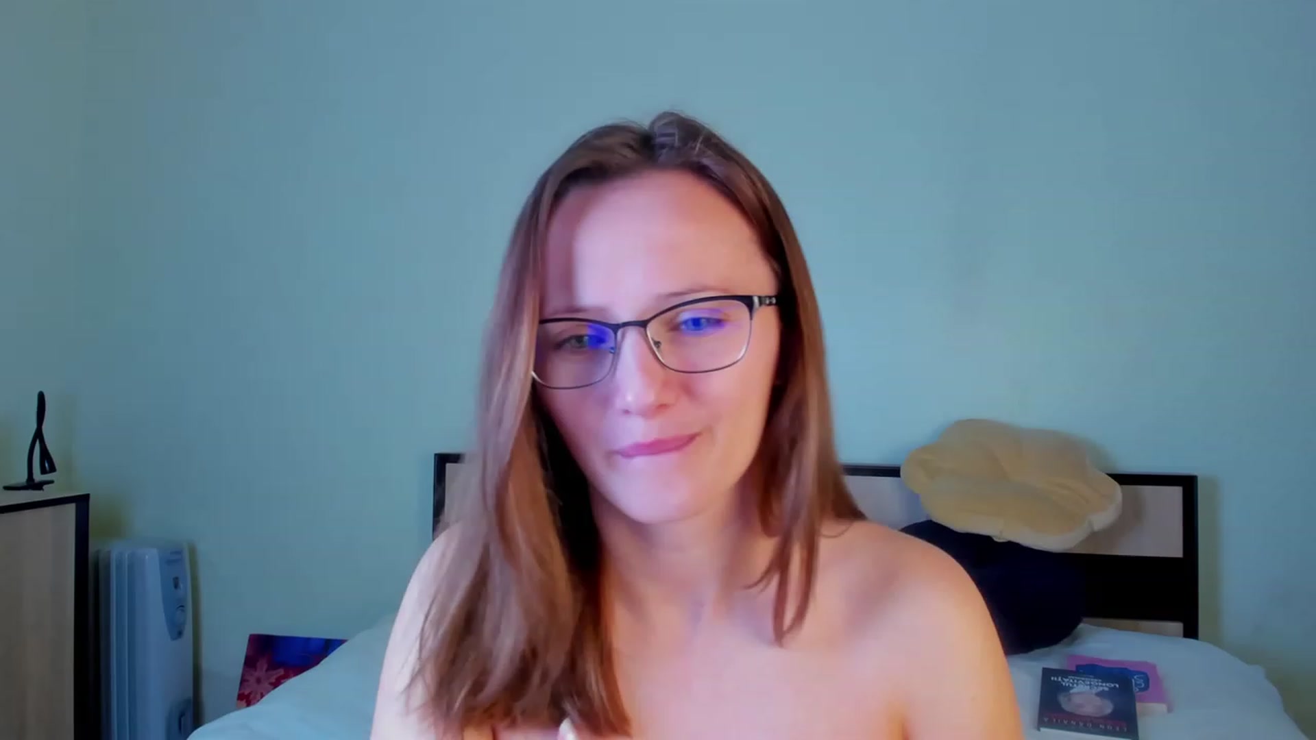Gallery image thumbnail from KatBirdie_x's myfreecams stream on, 02/18/2024, 08:47 image 12 of 20