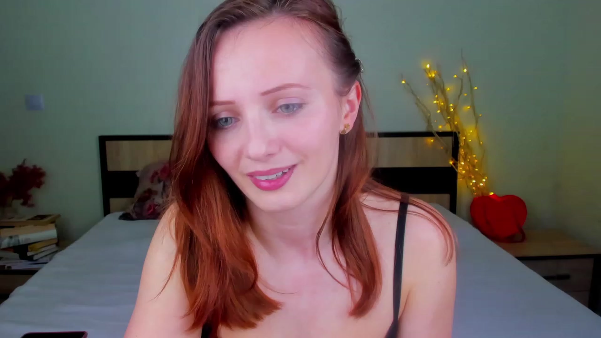 Gallery image thumbnail from KatBirdie_x's myfreecams stream on, 03/14/2024, 19:14 image 3 of 20