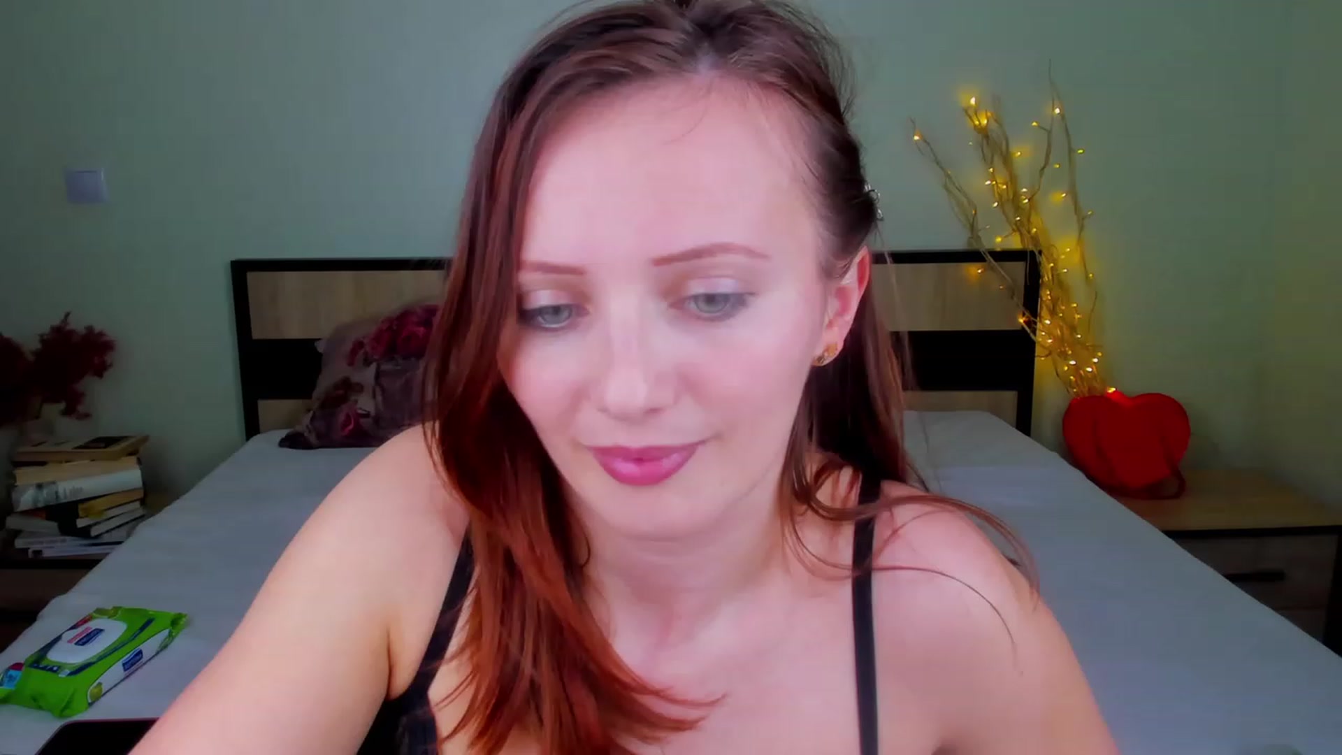 Gallery image thumbnail from KatBirdie_x's myfreecams stream on, 03/14/2024, 19:14 image 16 of 20