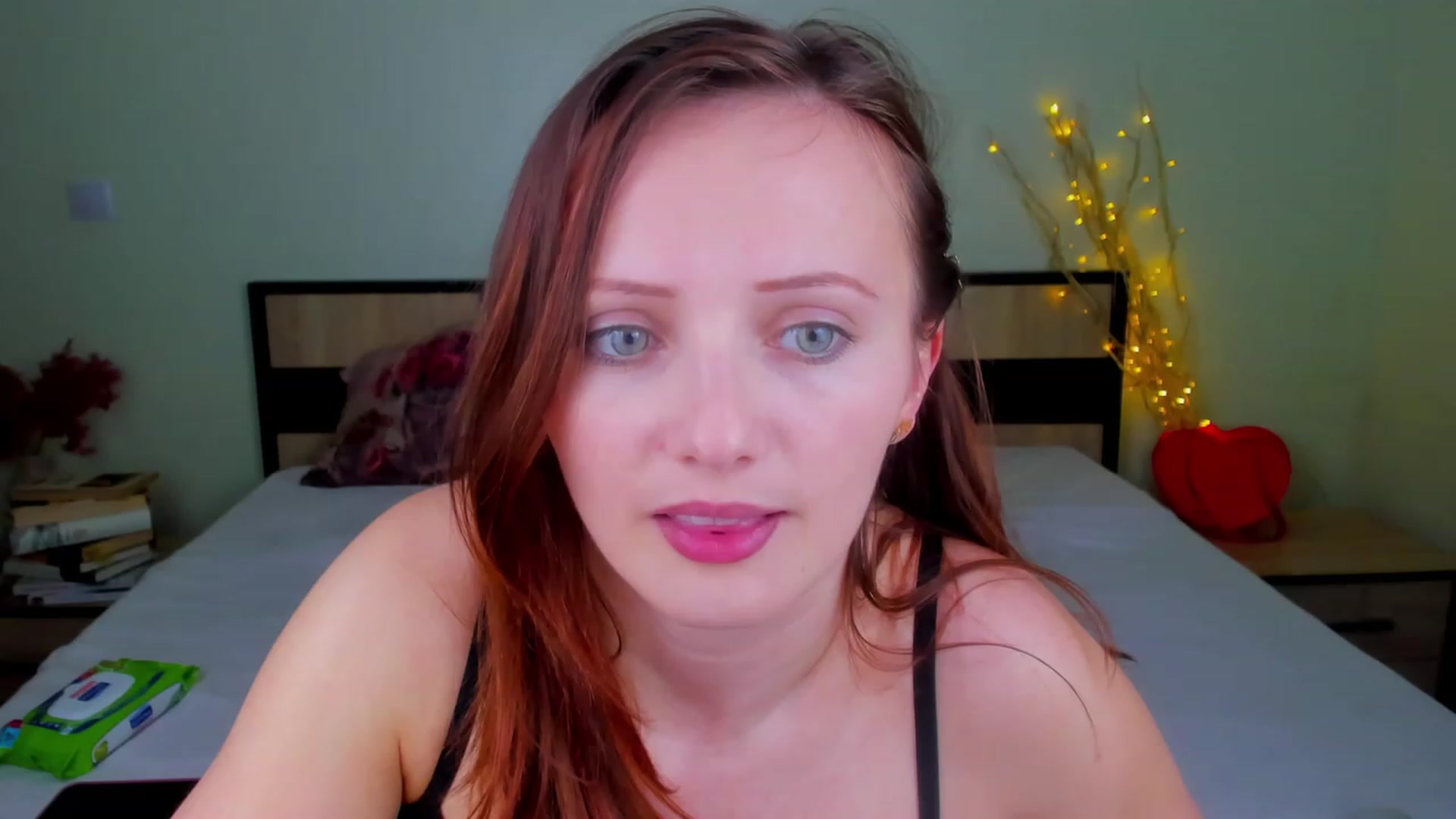 Gallery image thumbnail from KatBirdie_x's myfreecams stream on, 03/14/2024, 19:14 image 14 of 20