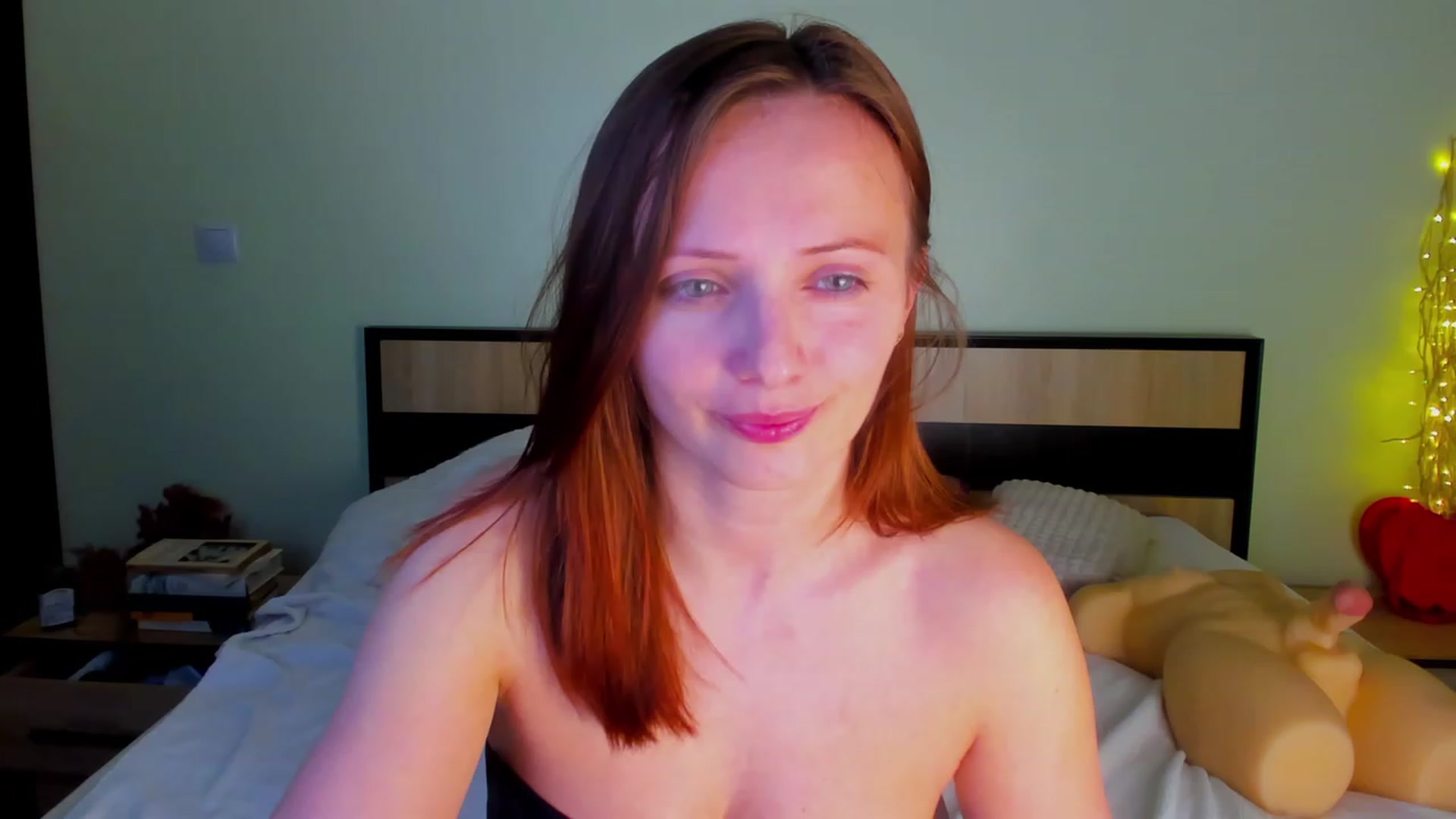 Gallery image thumbnail from KatBirdie_x's myfreecams stream on, 03/17/2024, 21:15 image 17 of 20