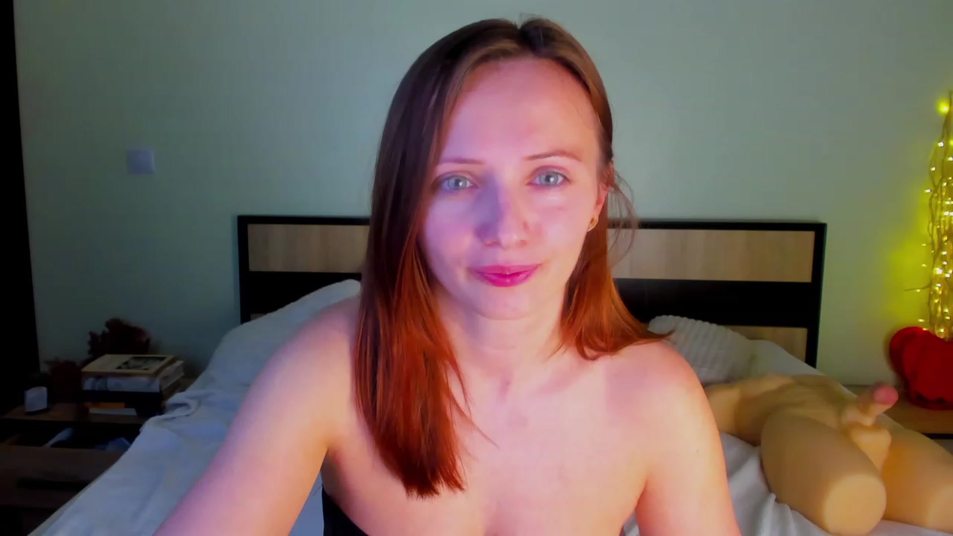 Gallery image thumbnail from KatBirdie_x's myfreecams stream on, 03/17/2024, 21:15 image 18 of 20