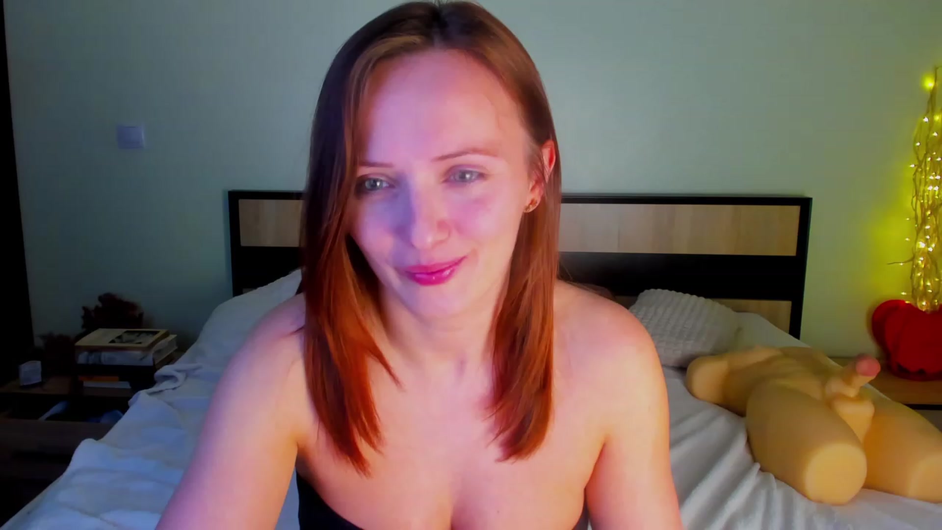 Gallery image thumbnail from KatBirdie_x's myfreecams stream on, 03/17/2024, 21:15 image 5 of 20