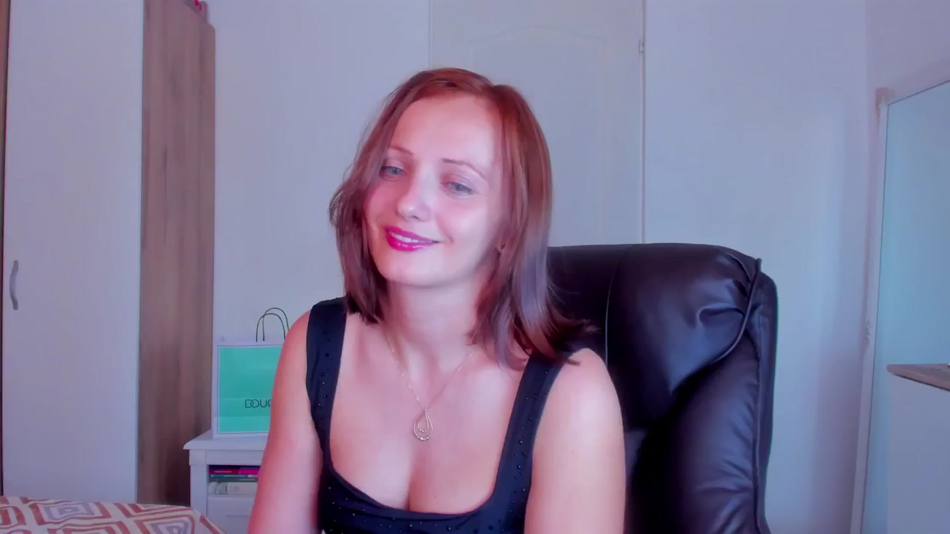 Gallery image thumbnail from KatBirdie_x's myfreecams stream on, 07/18/2024, 17:53 image 2 of 20