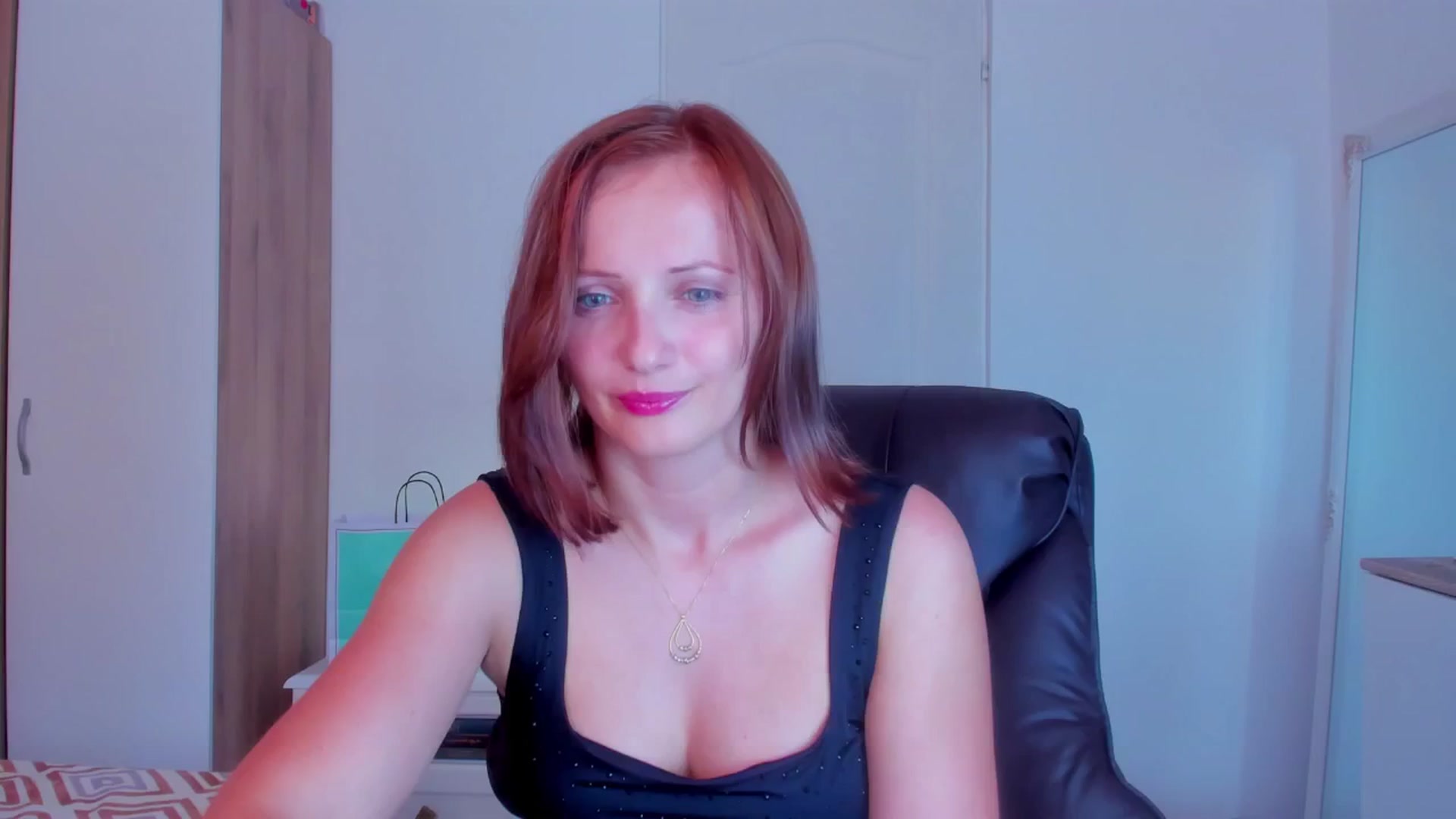 Gallery image thumbnail from KatBirdie_x's myfreecams stream on, 07/18/2024, 17:53 image 1 of 20