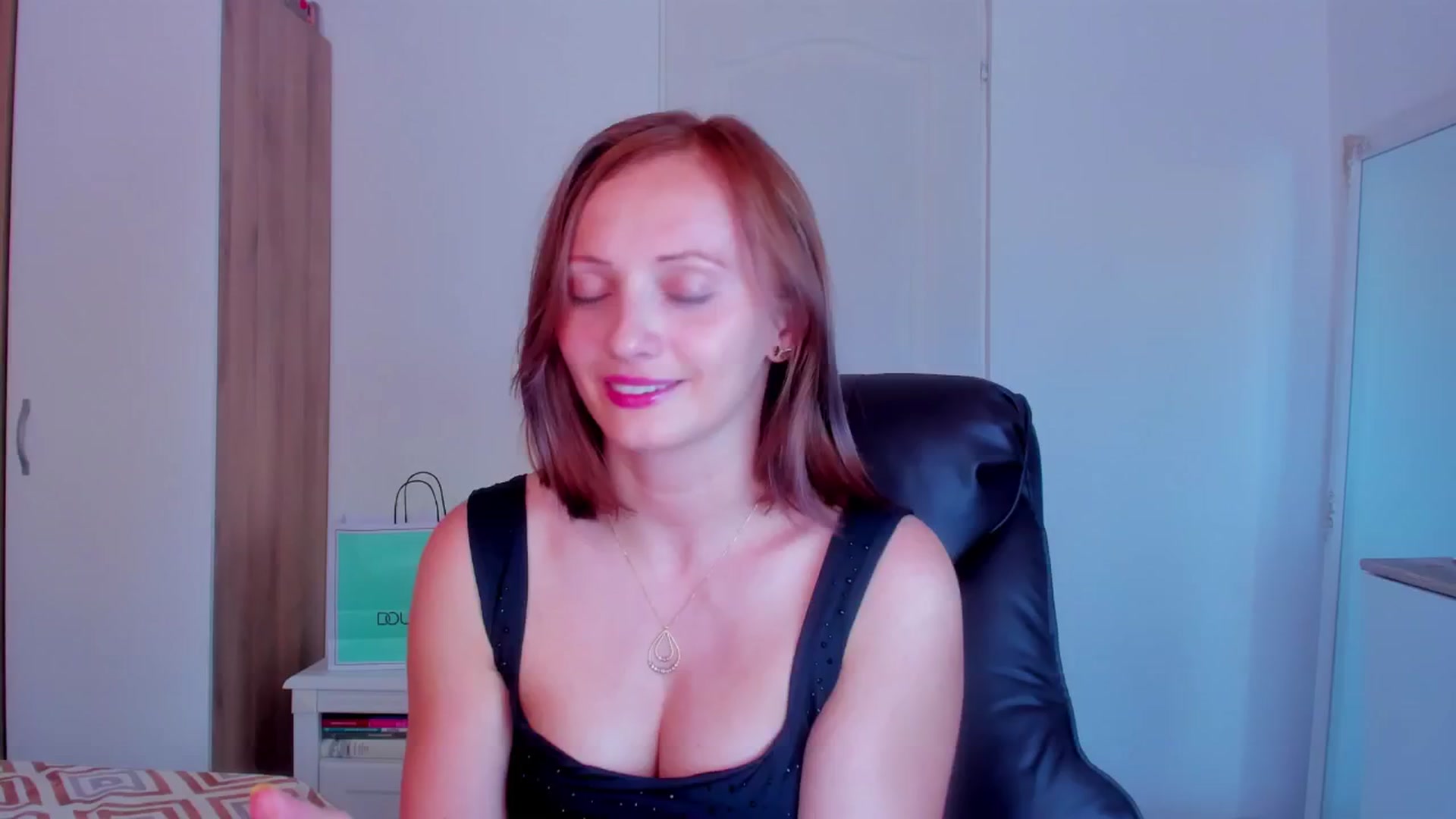 Gallery image thumbnail from KatBirdie_x's myfreecams stream on, 07/18/2024, 17:53 image 3 of 20