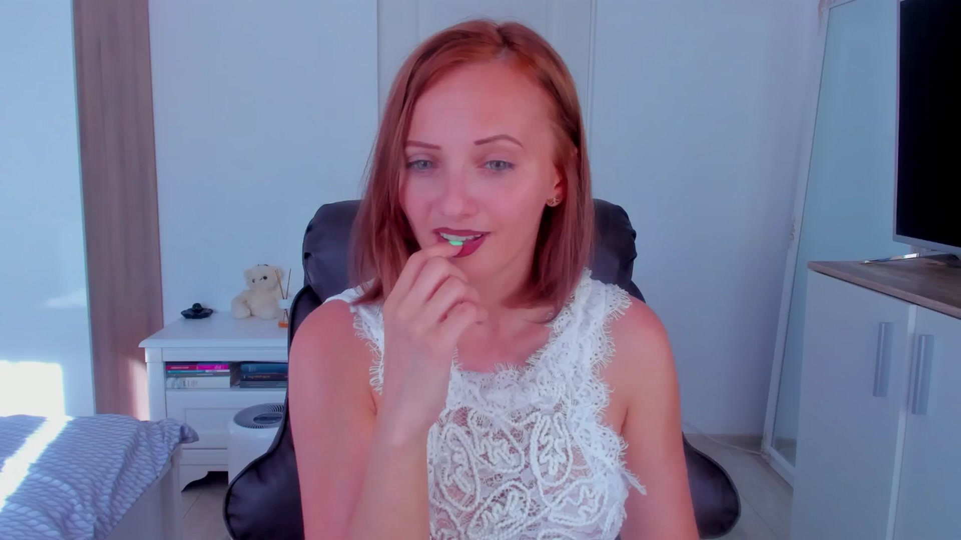 Gallery image thumbnail from KatBirdie_x's myfreecams stream on, 07/28/2024, 15:34 image 14 of 20