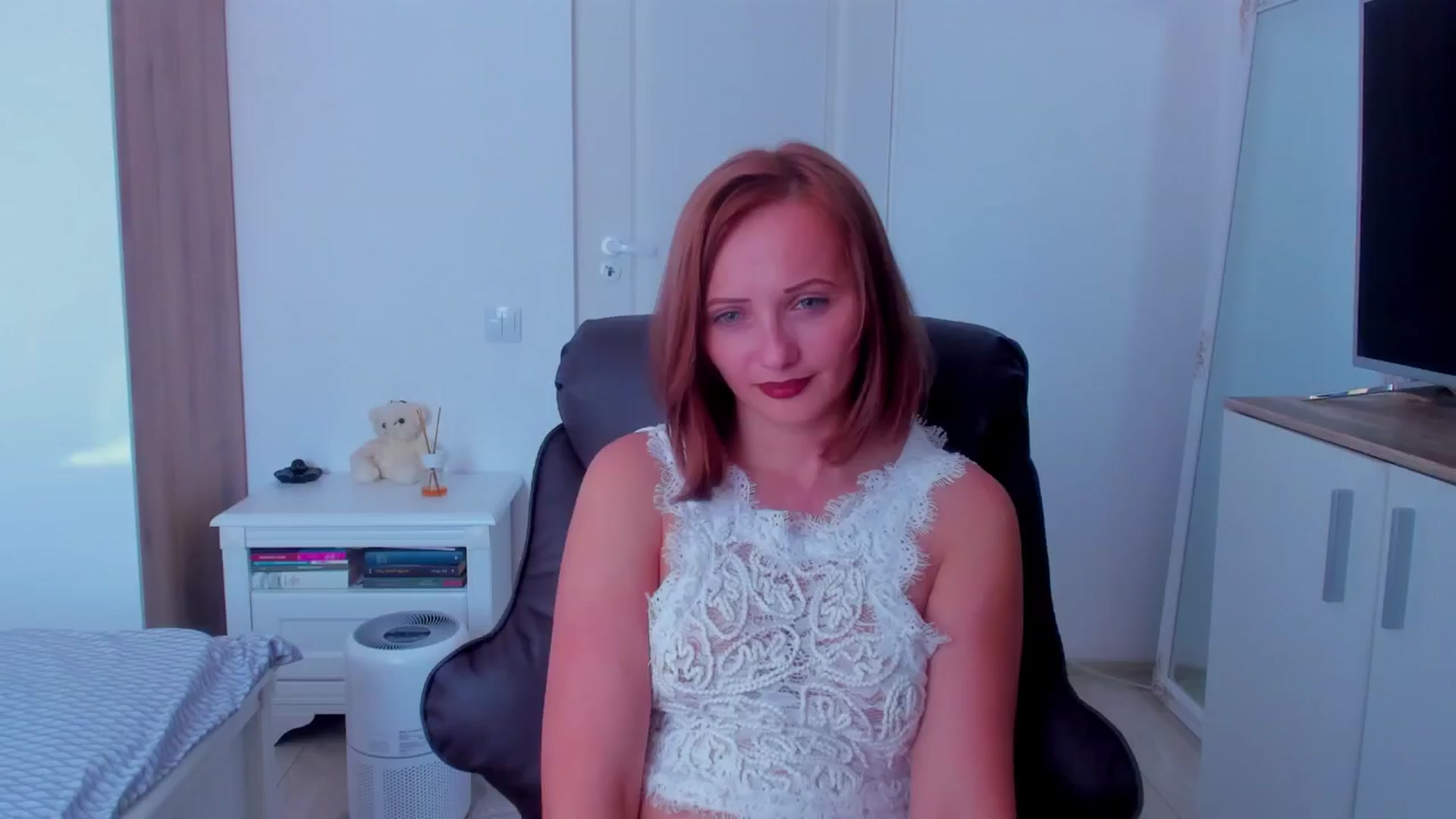 Gallery image thumbnail from KatBirdie_x's myfreecams stream on, 07/28/2024, 15:34 image 9 of 20
