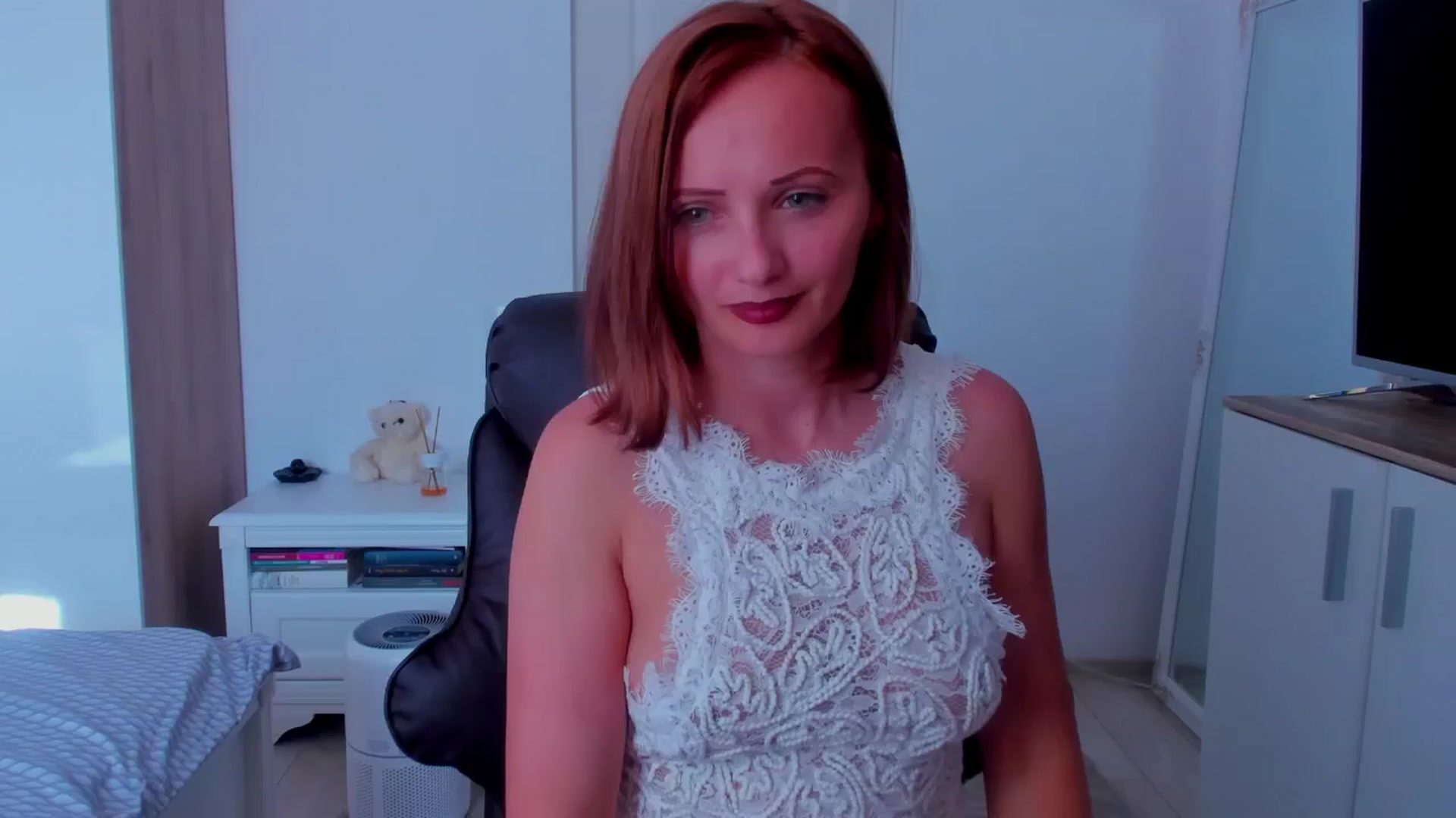 Gallery image thumbnail from KatBirdie_x's myfreecams stream on, 07/28/2024, 15:34 image 12 of 20