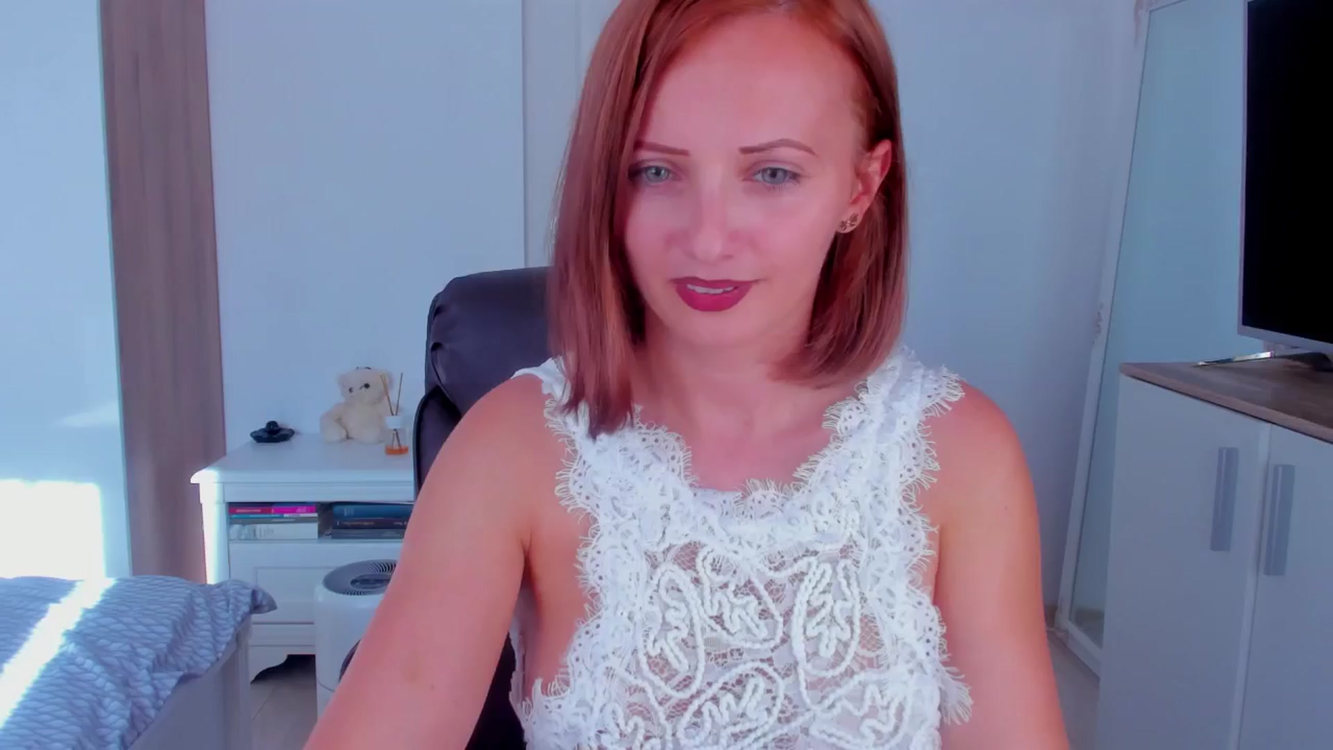 Gallery image thumbnail from KatBirdie_x's myfreecams stream on, 07/28/2024, 15:34 image 15 of 20