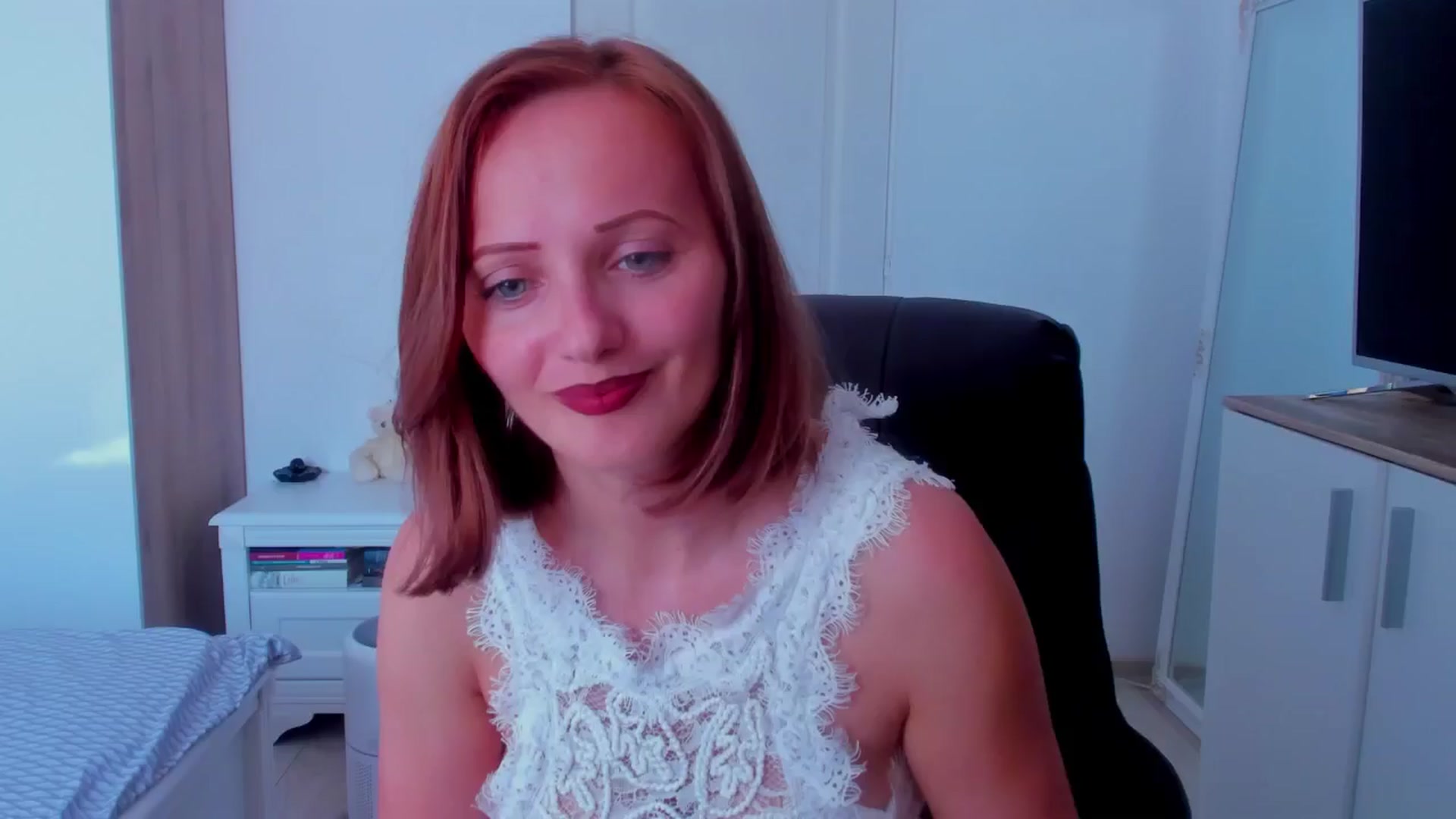 Gallery image thumbnail from KatBirdie_x's myfreecams stream on, 07/28/2024, 15:34 image 8 of 20