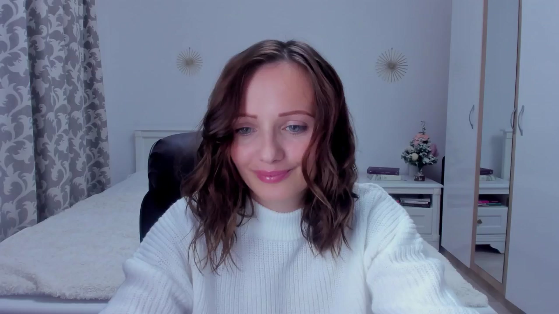 Gallery image thumbnail from KatBirdie_x's myfreecams stream on, 12/01/2024, 15:01 image 19 of 20