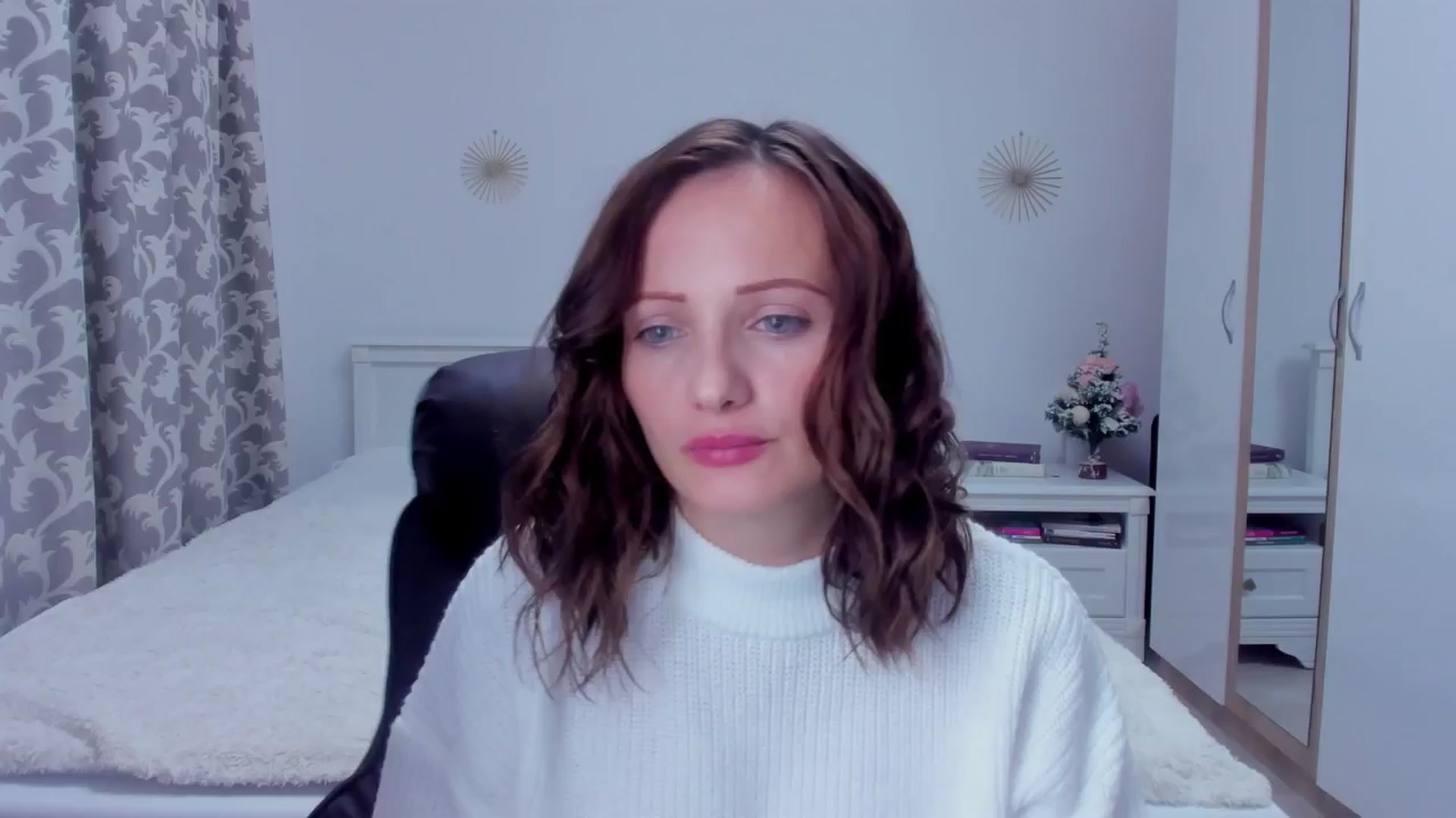 Gallery image thumbnail from KatBirdie_x's myfreecams stream on, 12/01/2024, 15:01 image 14 of 20