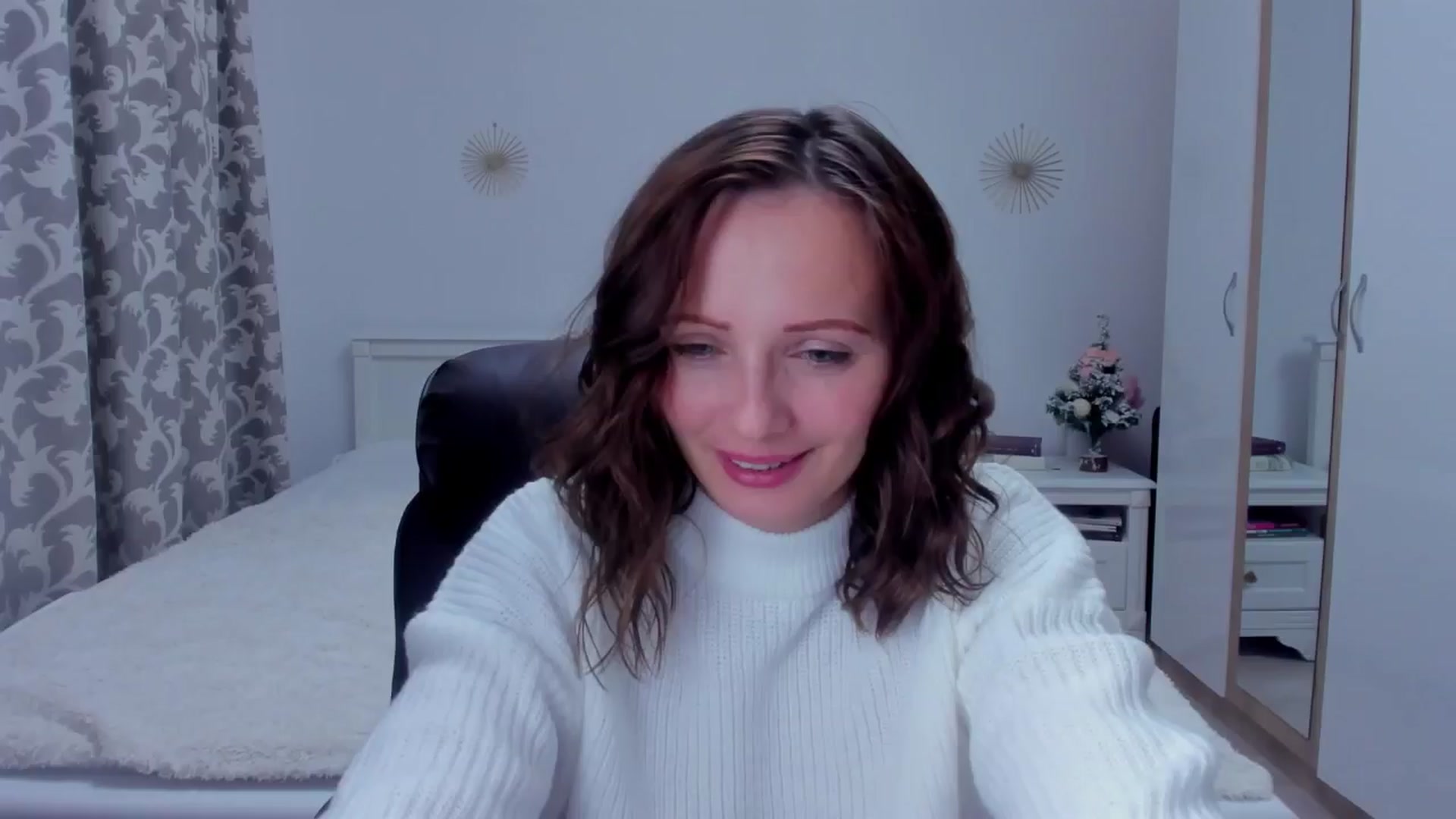 Gallery image thumbnail from KatBirdie_x's myfreecams stream on, 12/01/2024, 15:01 image 3 of 20