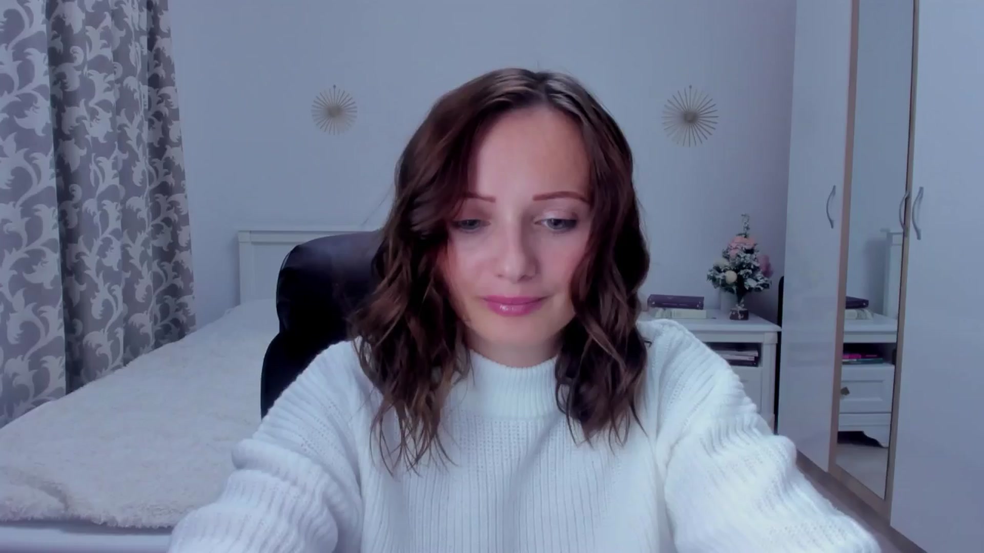 Gallery image thumbnail from KatBirdie_x's myfreecams stream on, 12/01/2024, 15:01 image 16 of 20