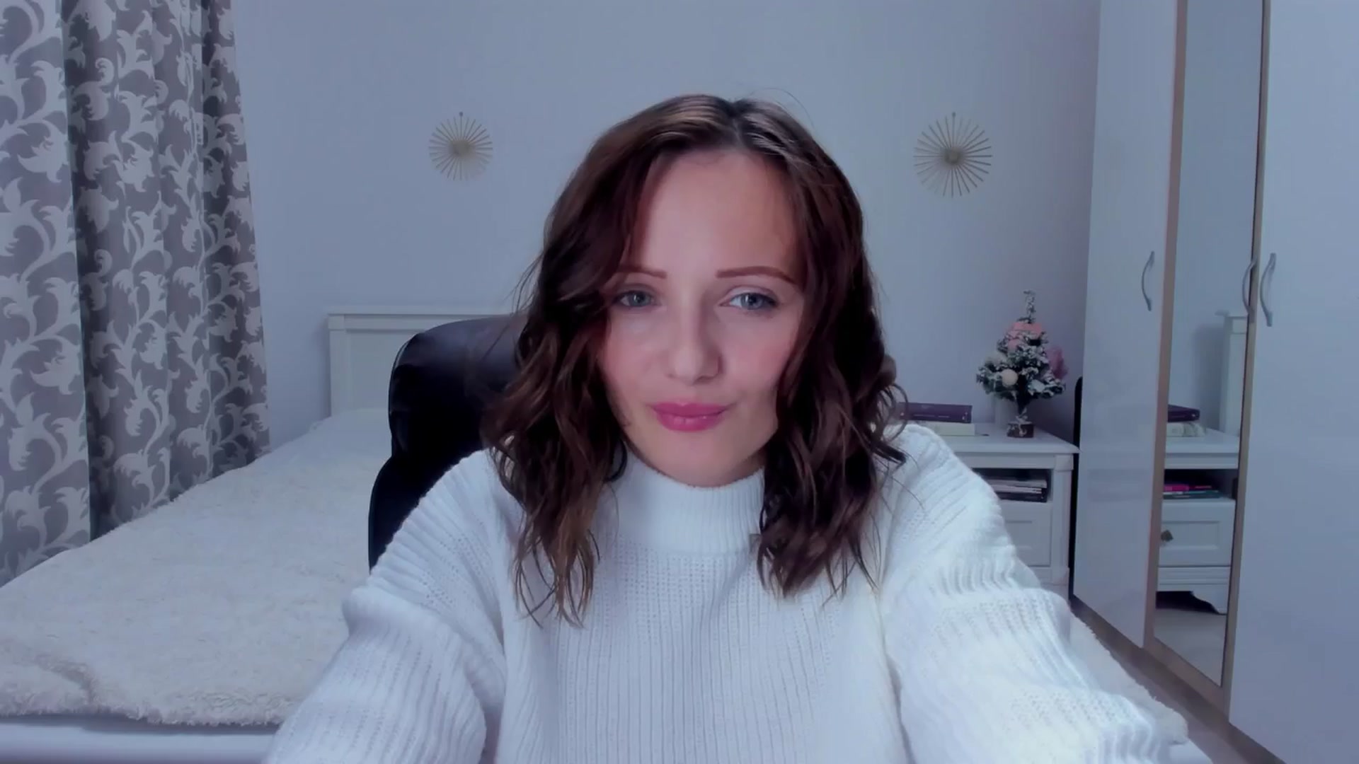 Gallery image thumbnail from KatBirdie_x's myfreecams stream on, 12/01/2024, 15:01 image 6 of 20