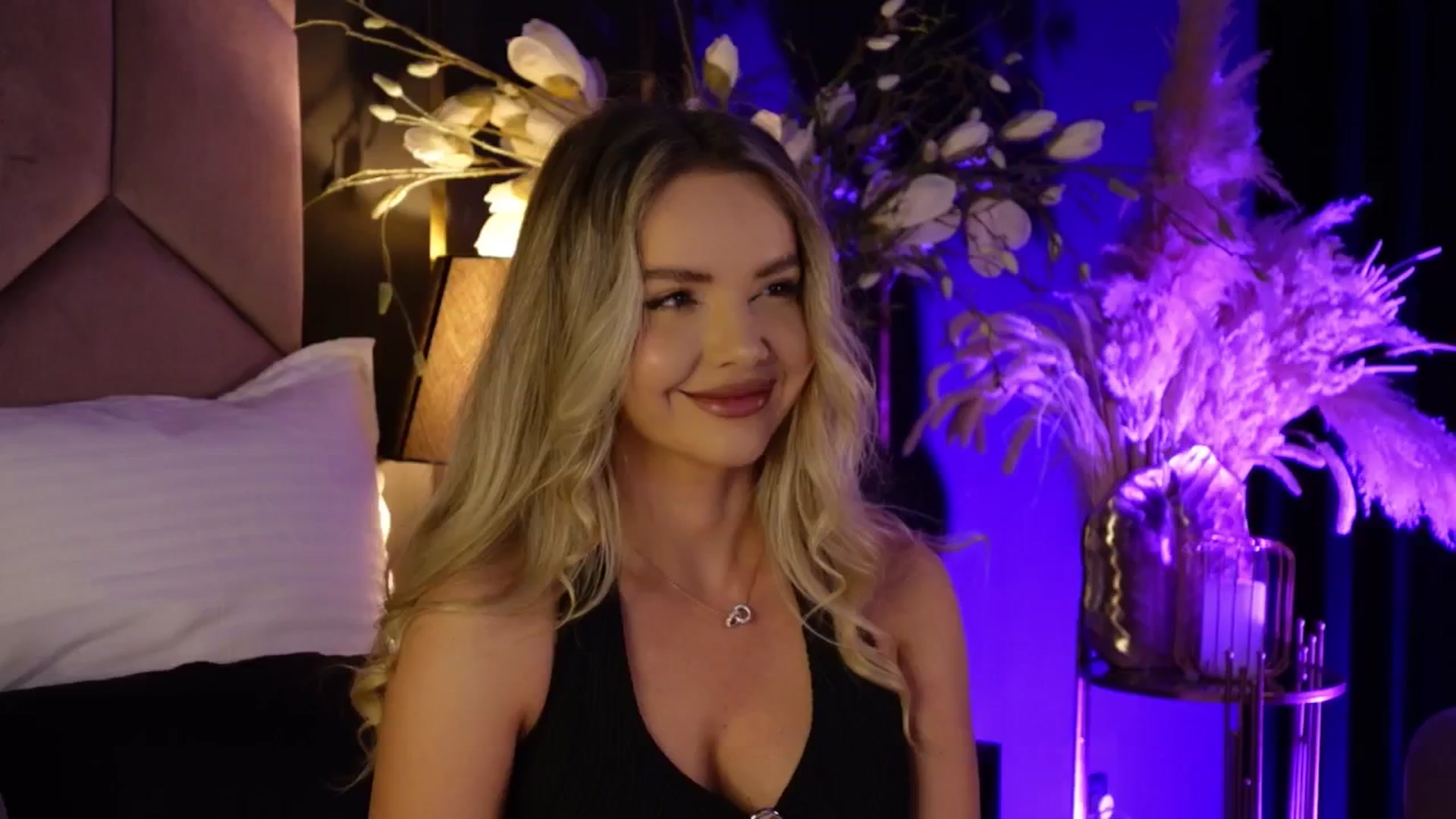 Gallery image thumbnail from KatJoliee's myfreecams stream on, 06/16/2025, 21:31 image 1 of 20