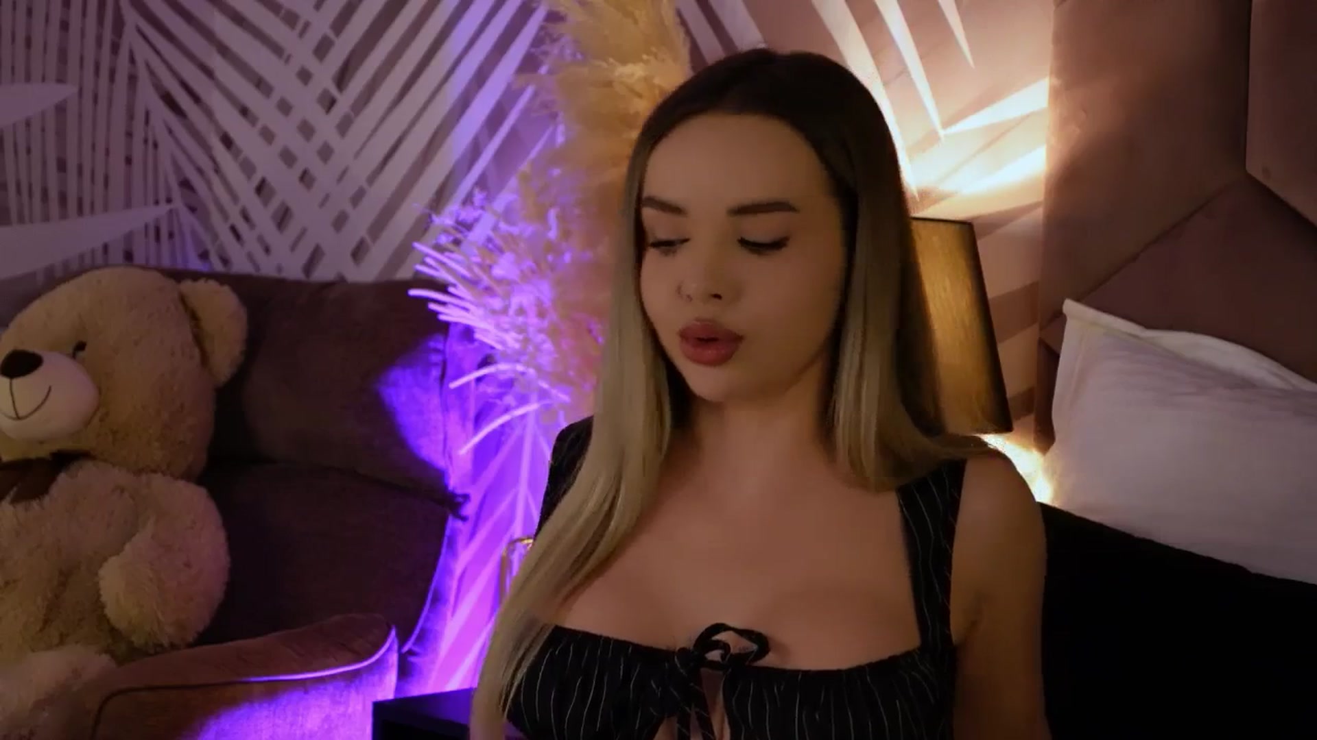 Gallery image thumbnail from KatJoliee's myfreecams stream on, 10/21/2025, 21:14 image 7 of 20