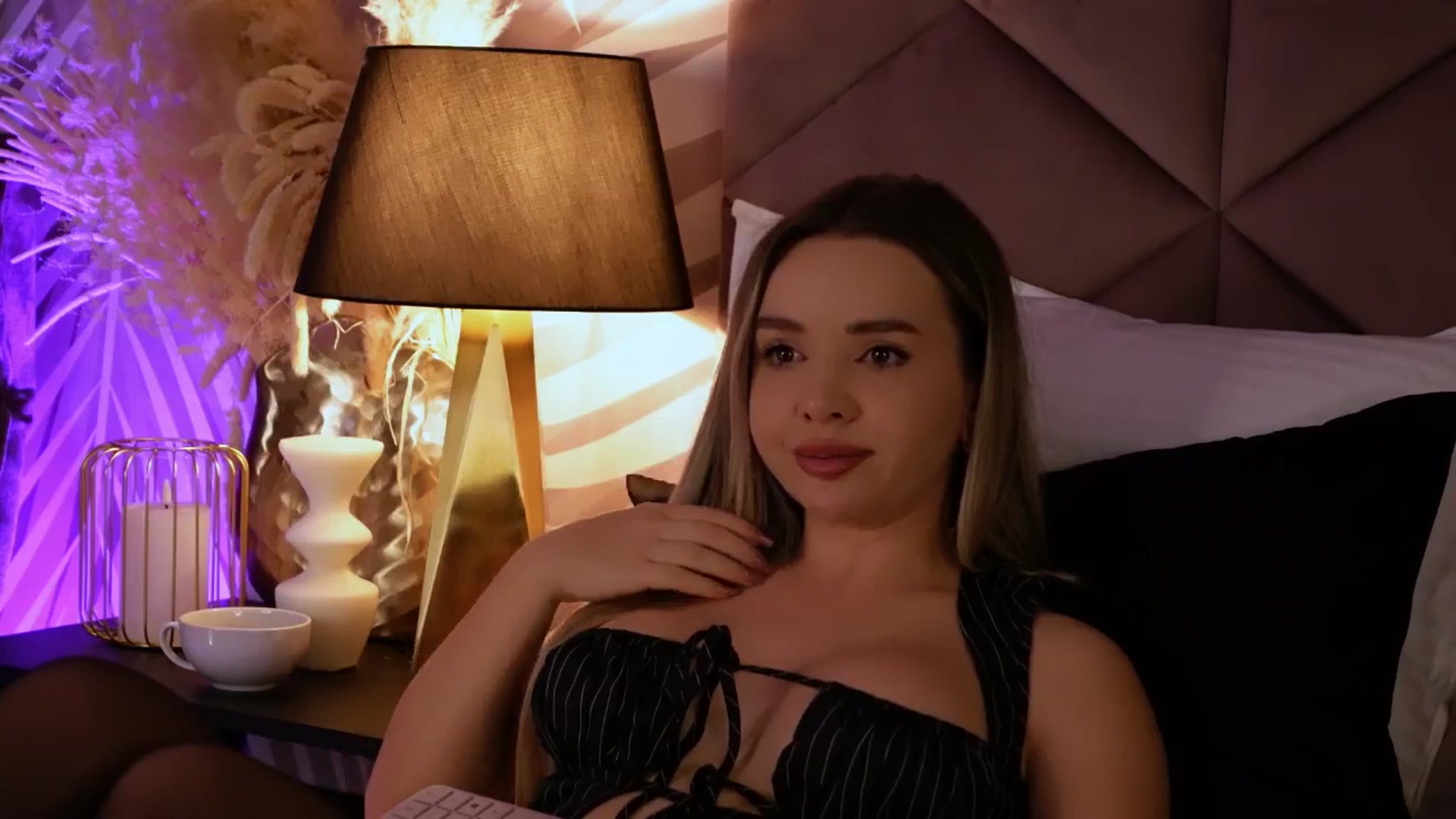 Gallery image thumbnail from KatJoliee's myfreecams stream on, 10/22/2025, 02:35 image 17 of 20