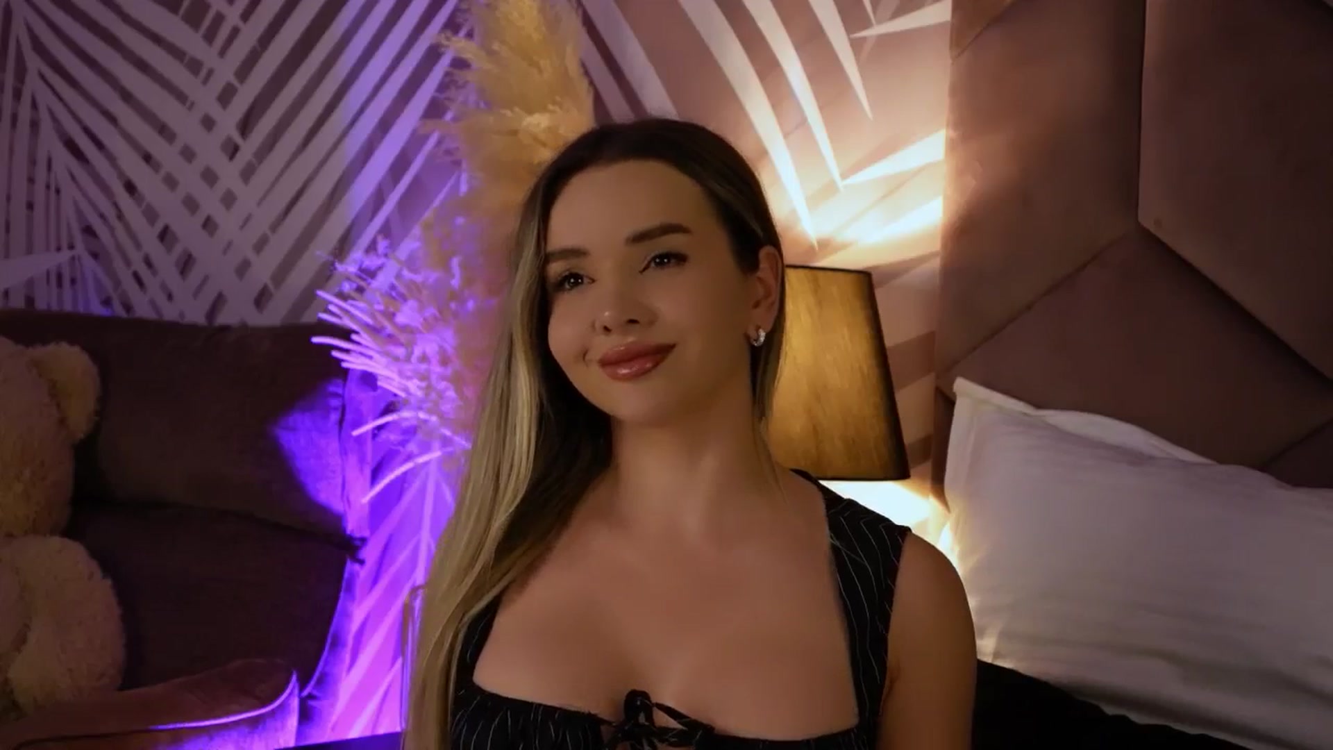 Gallery image thumbnail from KatJoliee's myfreecams stream on, 10/22/2025, 02:35 image 10 of 20