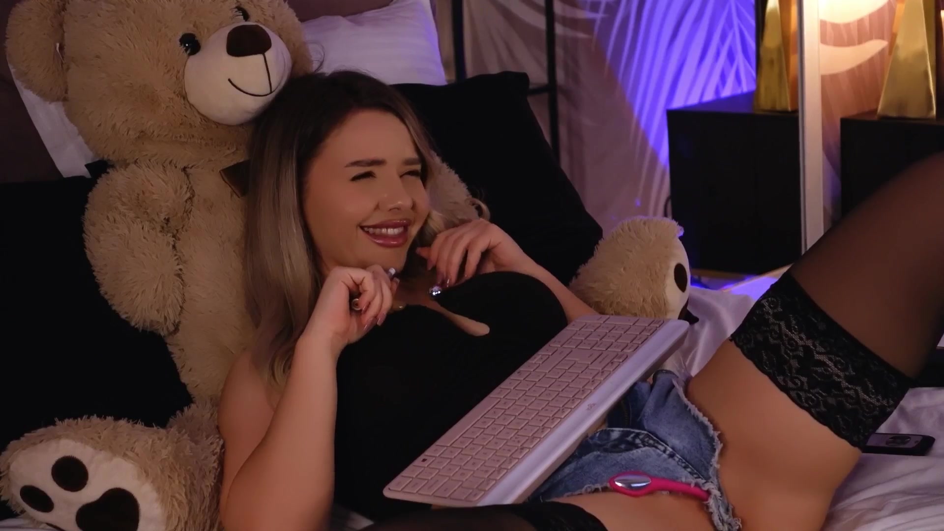 Gallery image thumbnail from KatJoliee's myfreecams stream on, 10/25/2025, 21:47 image 17 of 20