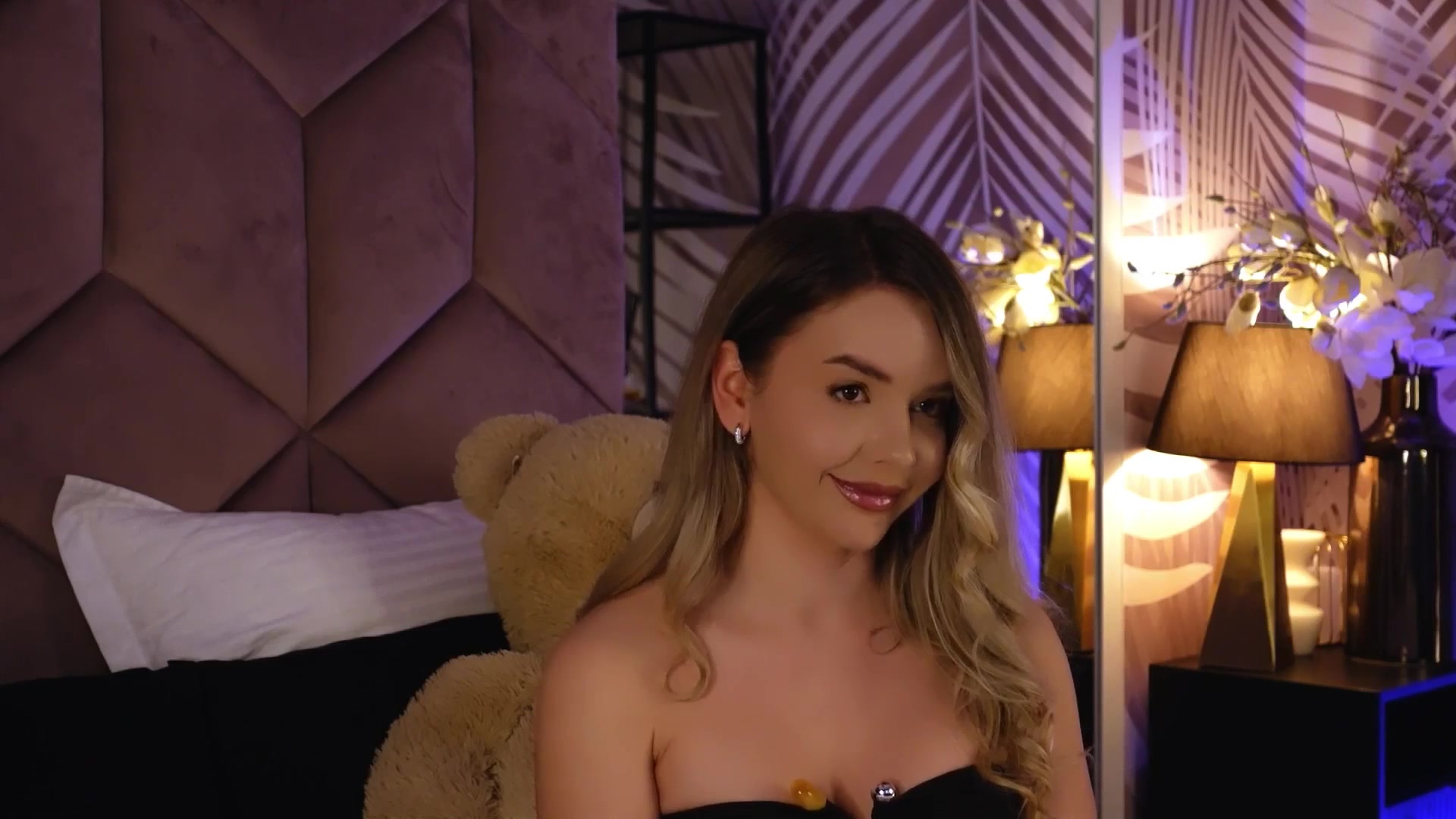 Gallery image thumbnail from KatJoliee's myfreecams stream on, 10/25/2025, 21:47 image 16 of 20