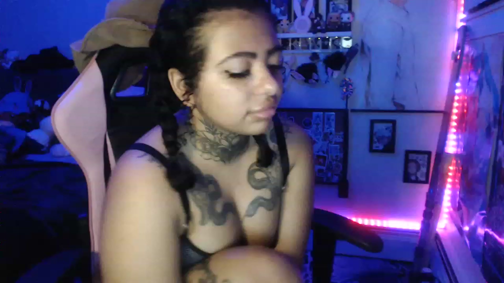 Gallery image thumbnail from KatKitty's myfreecams stream on, 01/03/2023, 06:34 image 5 of 20