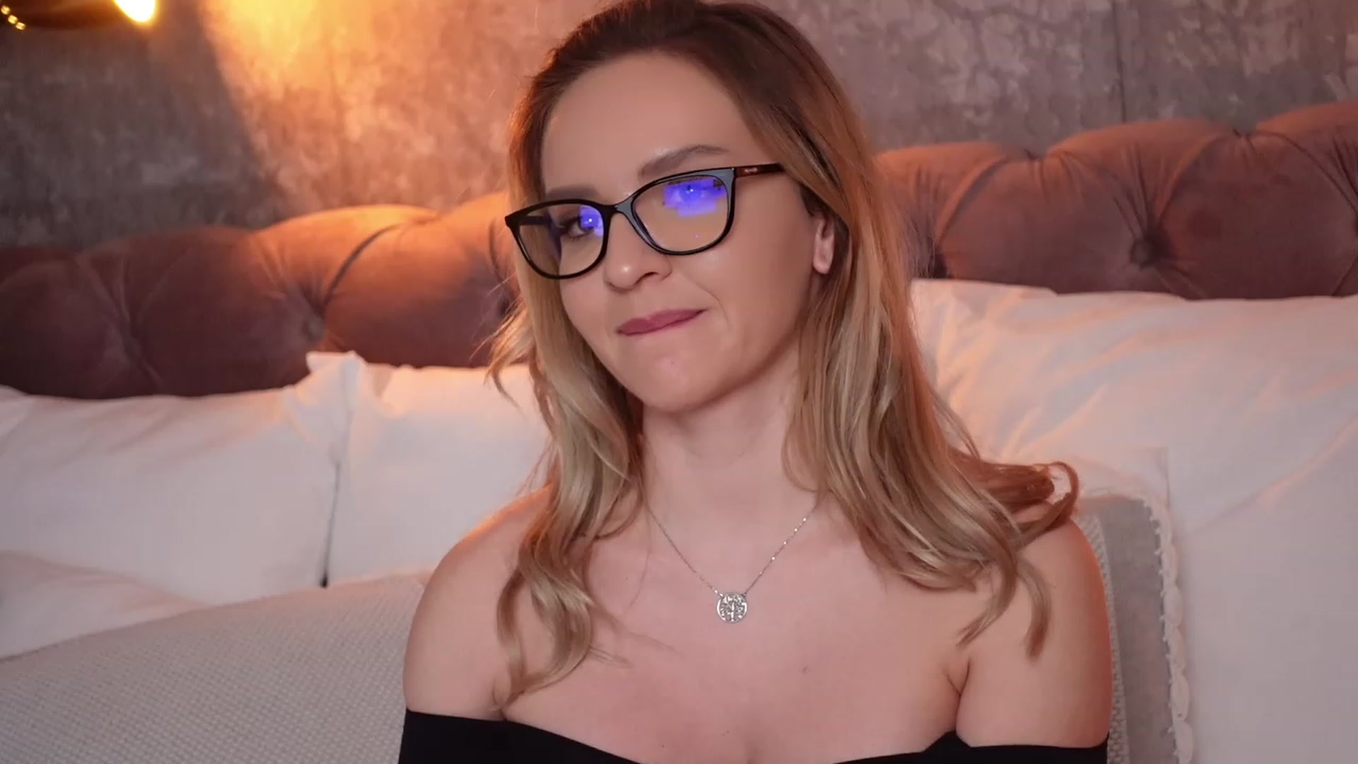 Gallery image thumbnail from Kat_Jolie's myfreecams stream on, 11/22/2022, 23:09 image 11 of 20