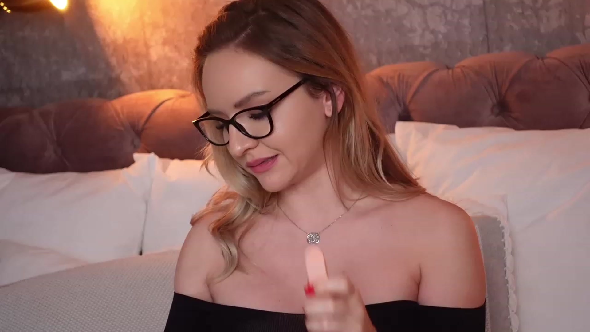 Gallery image thumbnail from Kat_Jolie's myfreecams stream on, 11/22/2022, 23:09 image 7 of 20