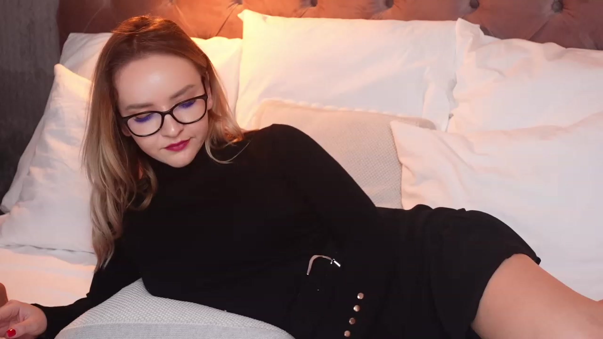 Gallery image thumbnail from Kat_Jolie's myfreecams stream on, 11/28/2022, 24:08 image 15 of 20