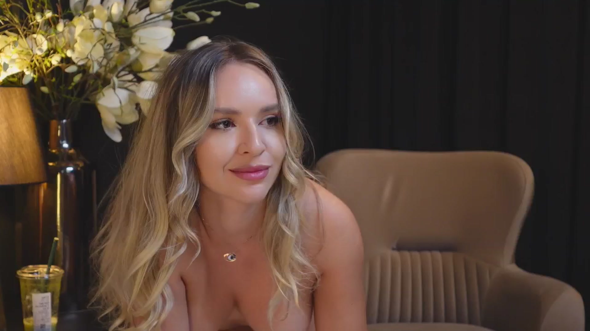 Gallery image thumbnail from Kat_Jolie's myfreecams stream on, 07/29/2024, 21:55 image 1 of 20