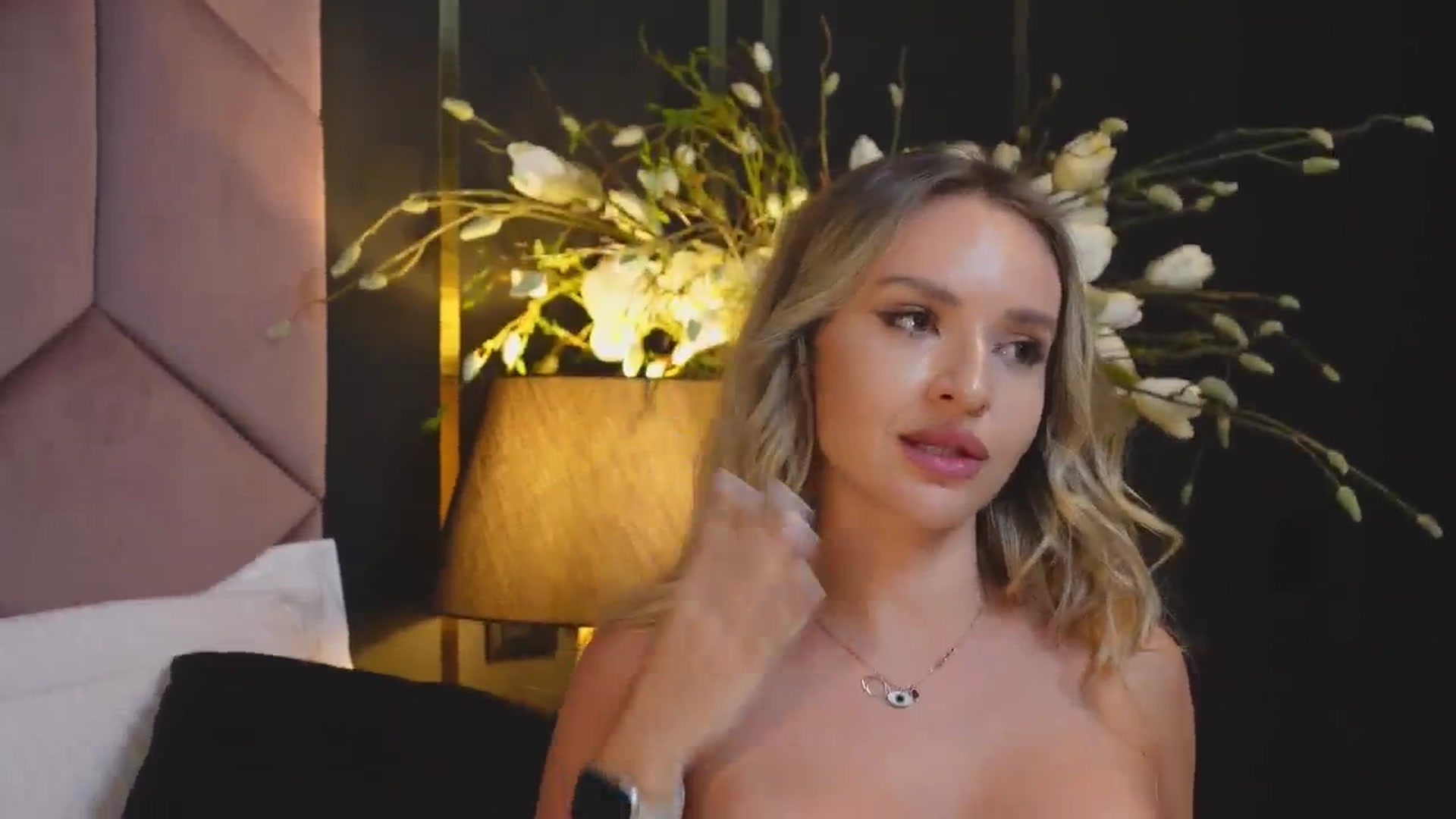 Gallery image thumbnail from Kat_Jolie's myfreecams stream on, 07/29/2024, 21:55 image 16 of 20