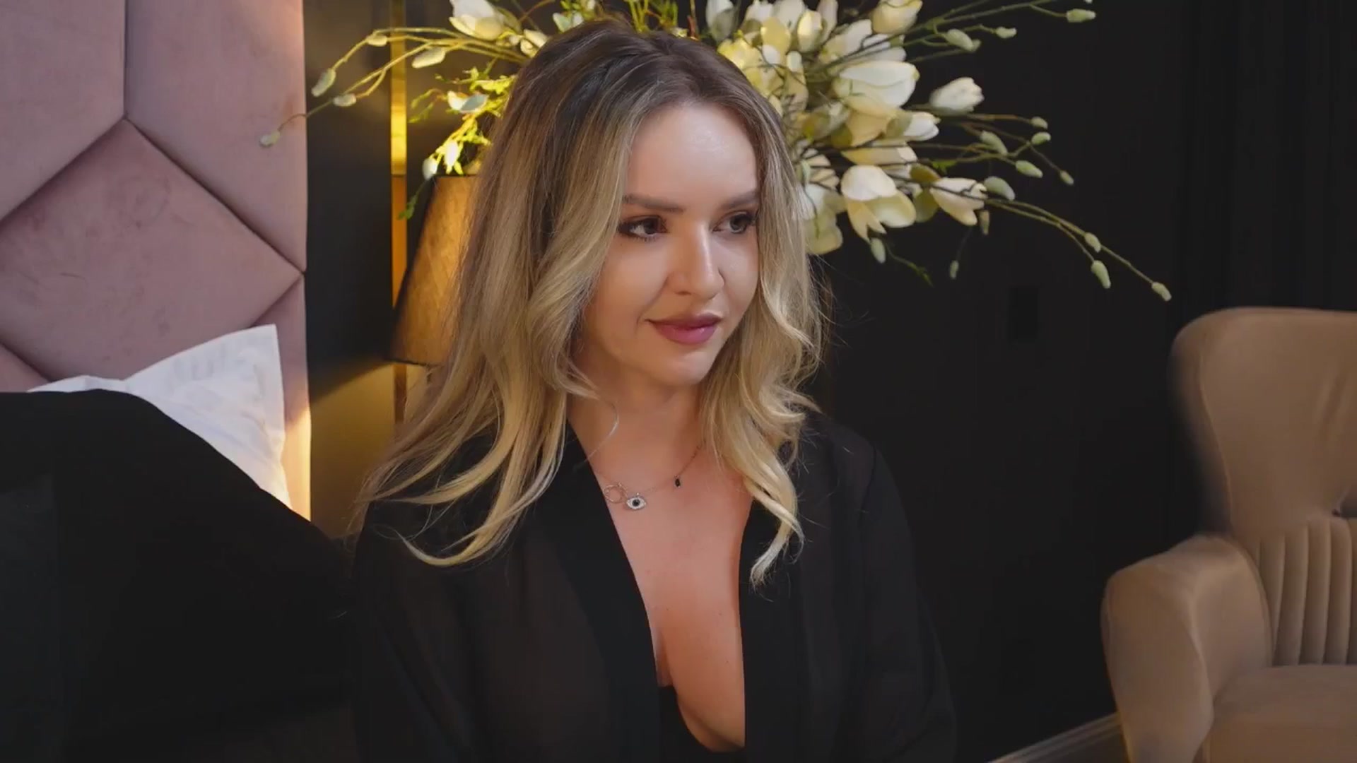 Gallery image thumbnail from Kat_Jolie's myfreecams stream on, 07/30/2024, 21:21 image 4 of 20