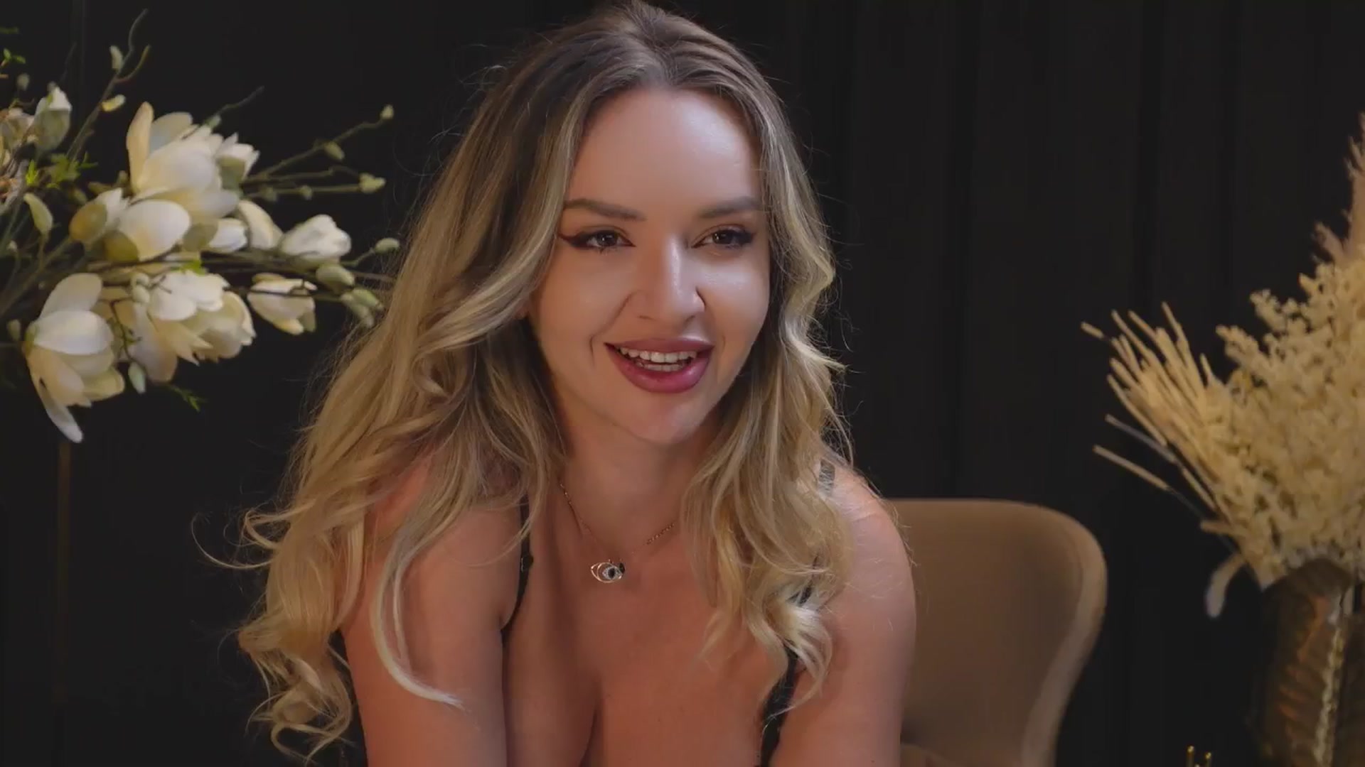 Gallery image thumbnail from Kat_Jolie's myfreecams stream on, 08/26/2024, 20:44 image 18 of 20