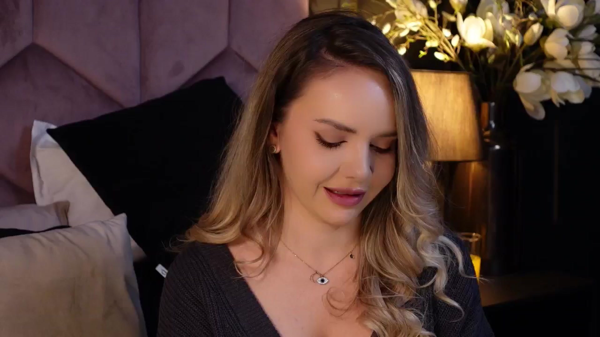 Gallery image thumbnail from Kat_Jolie's myfreecams stream on, 11/19/2024, 21:16 image 9 of 20