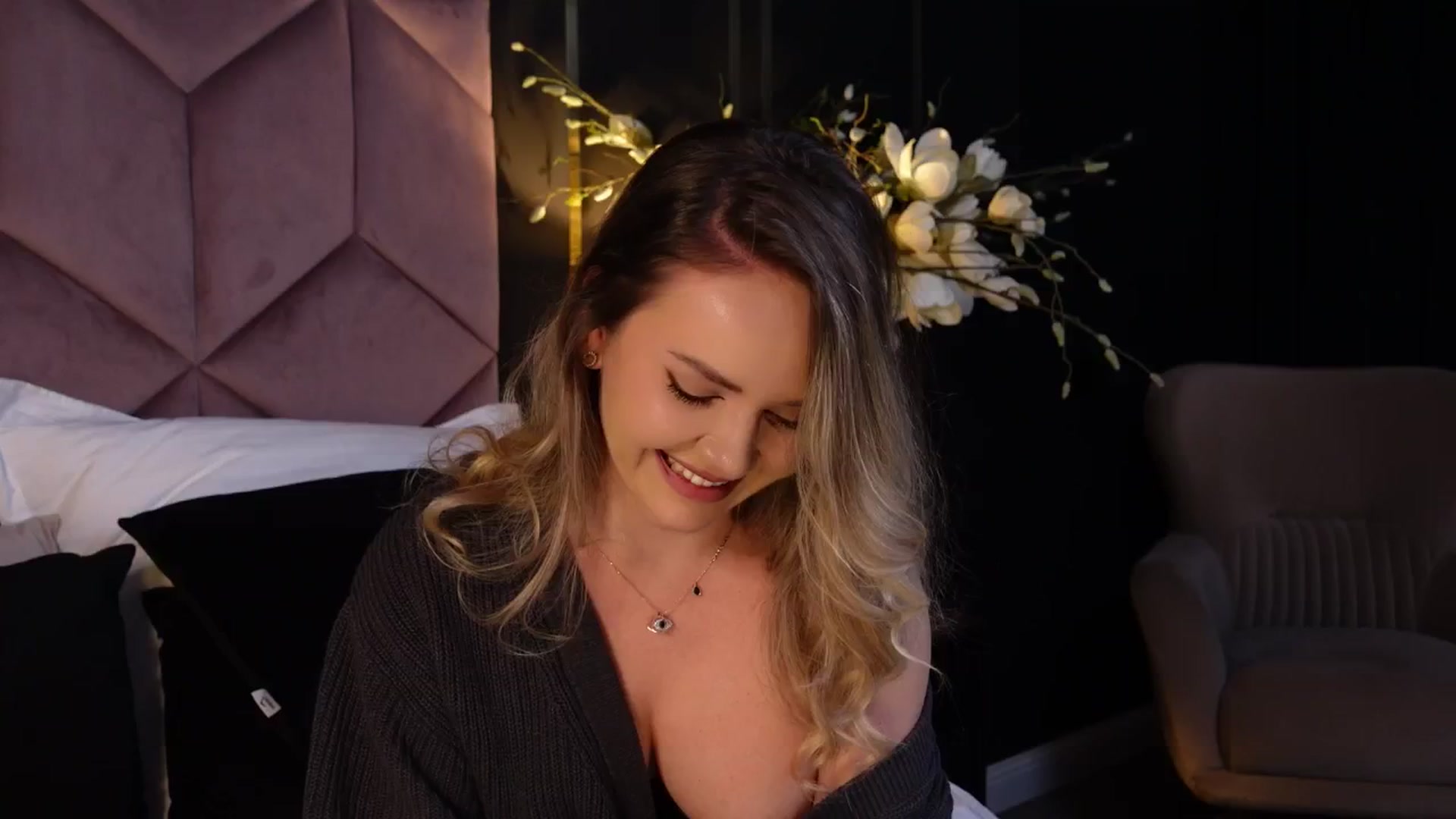 Gallery image thumbnail from Kat_Jolie's myfreecams stream on, 11/19/2024, 21:55 image 1 of 20