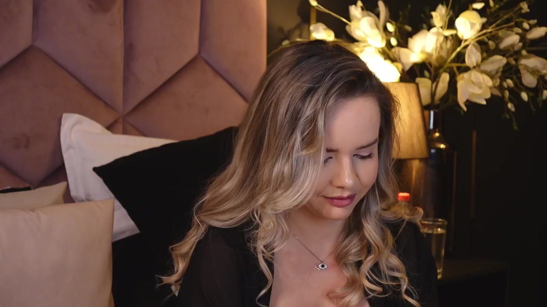 Gallery image thumbnail from Kat_Jolie's myfreecams stream on, 02/19/2025, 21:45 image 12 of 20