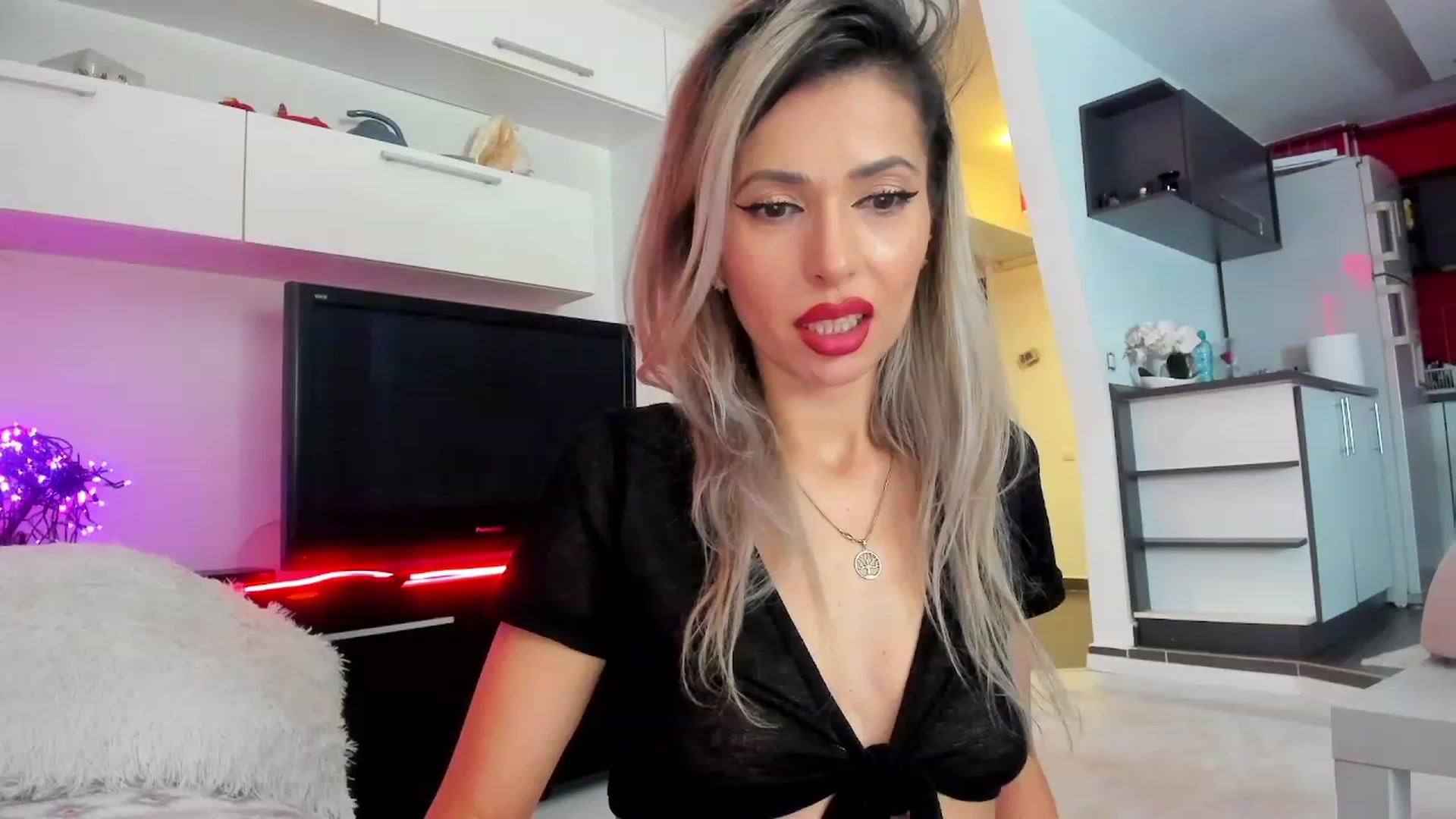 Gallery image thumbnail from KatanaTinaa's myfreecams stream on, 01/19/2024, 03:24 image 15 of 20