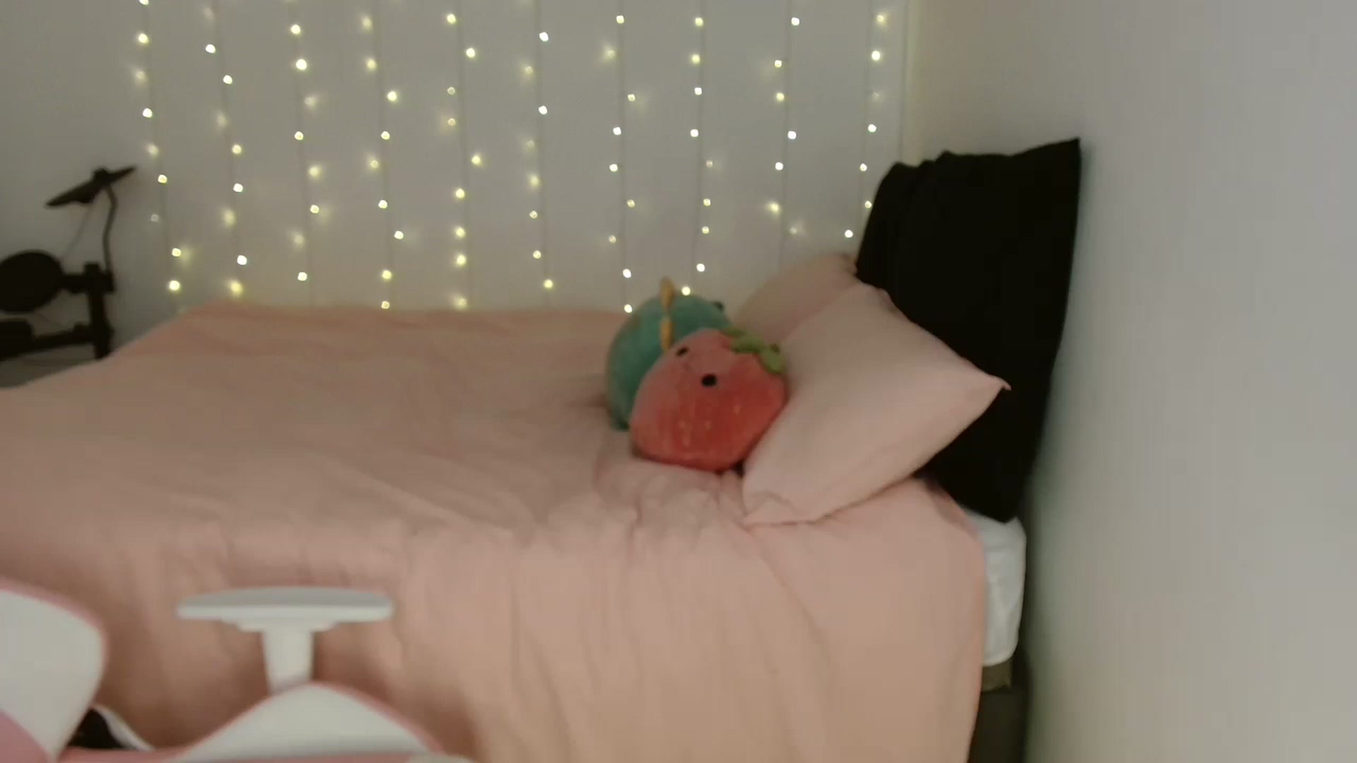 Gallery image thumbnail from Katara_'s myfreecams stream on, 06/19/2023, 17:40 image 15 of 20