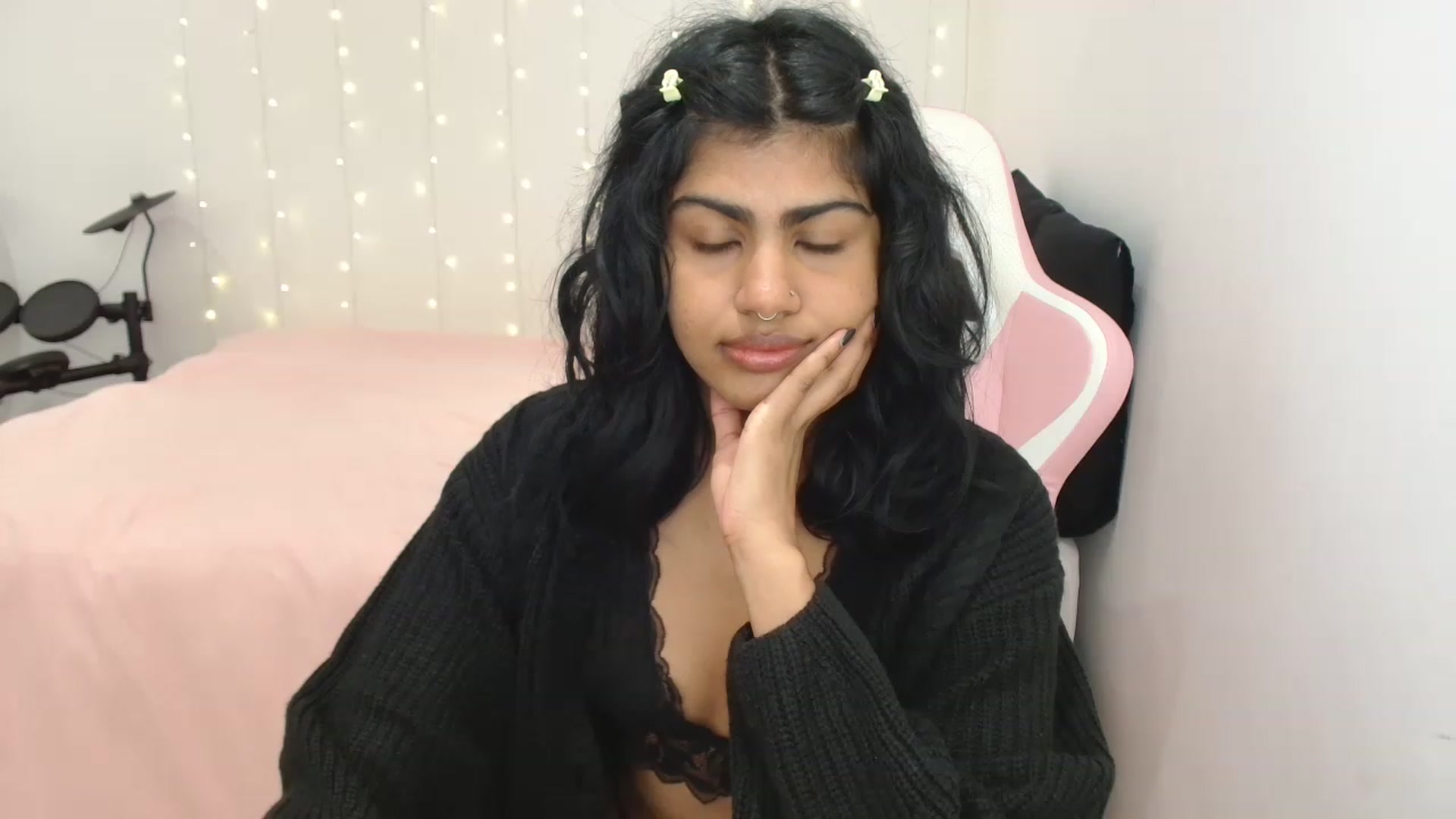 Gallery image thumbnail from Katara_'s myfreecams stream on, 07/13/2023, 16:00 image 7 of 20