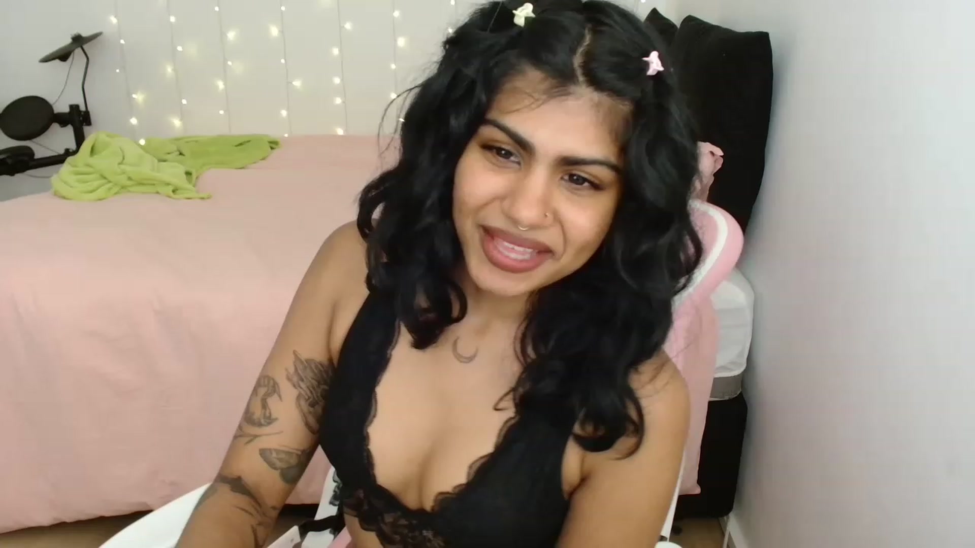 Gallery image thumbnail from Katara_'s myfreecams stream on, 08/03/2023, 21:18 image 2 of 20