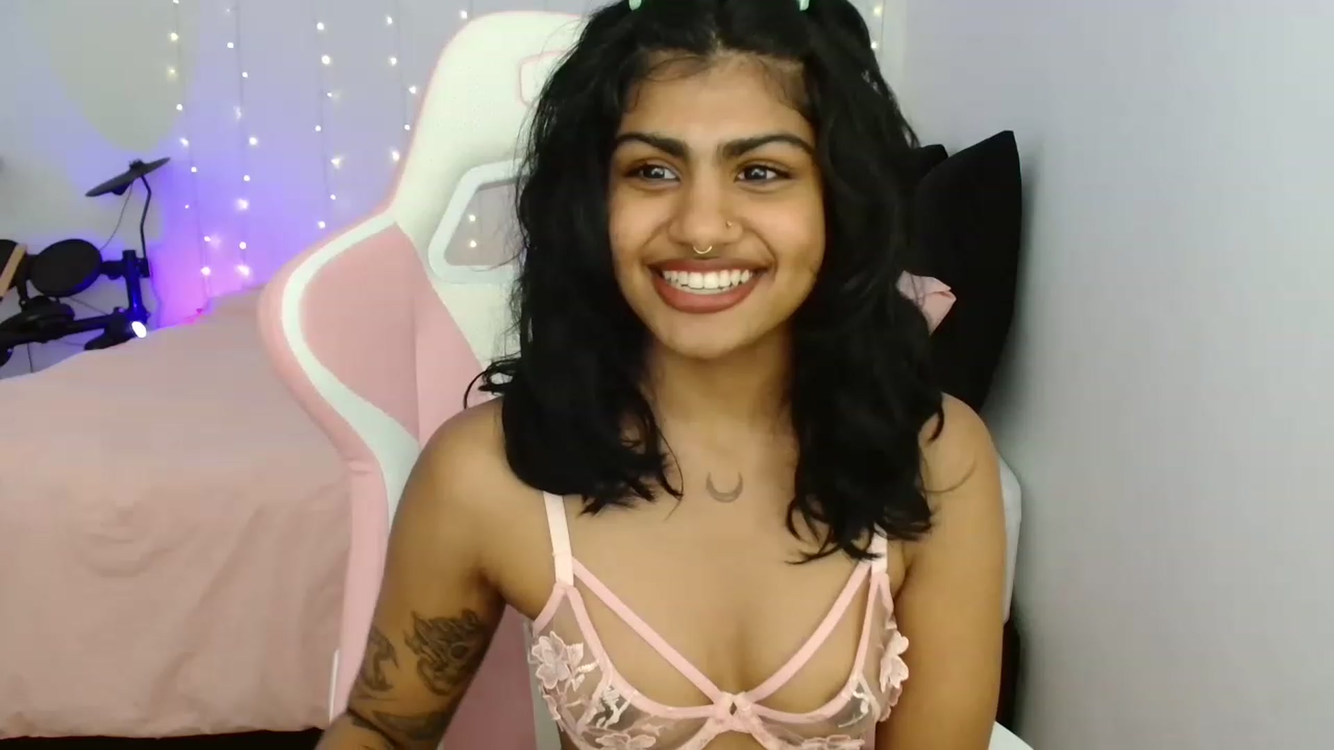 Gallery image thumbnail from Katara_'s myfreecams stream on, 08/08/2023, 15:09 image 6 of 20