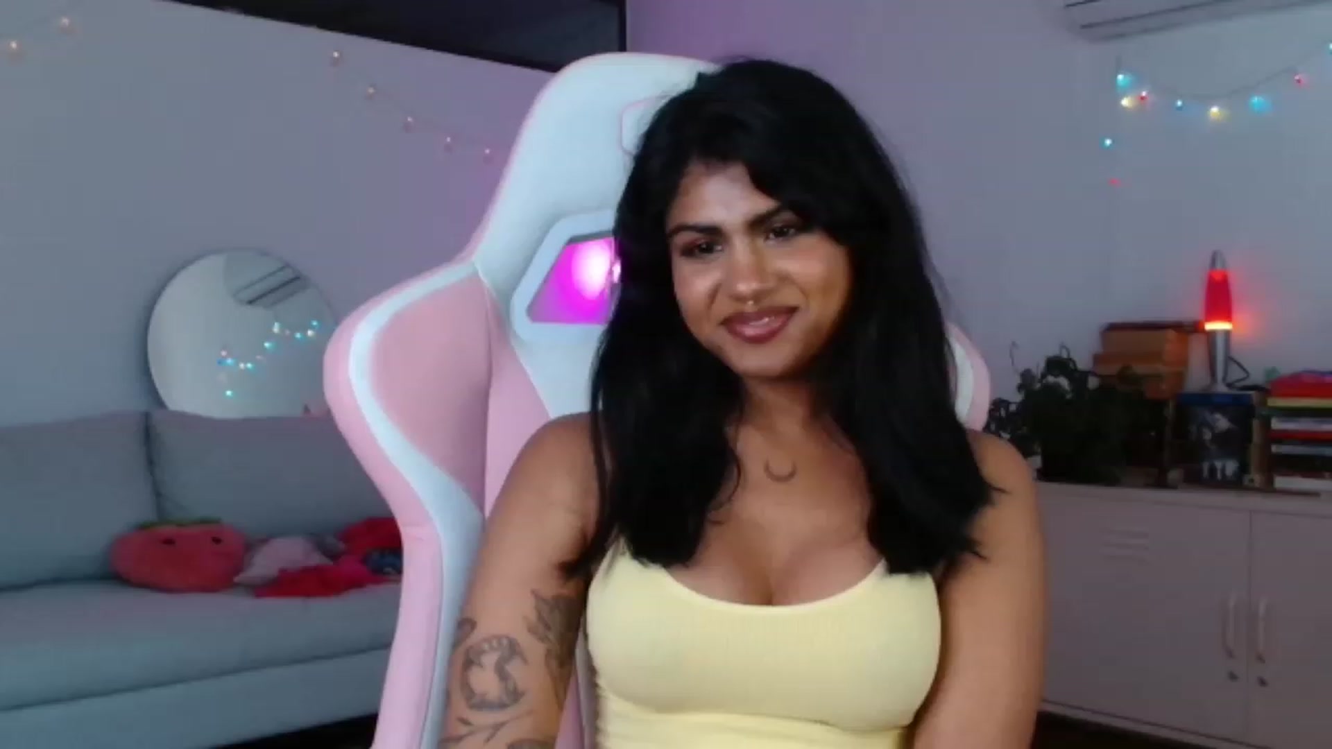 Gallery image thumbnail from Katara_'s myfreecams stream on, 11/08/2023, 17:10 image 17 of 20