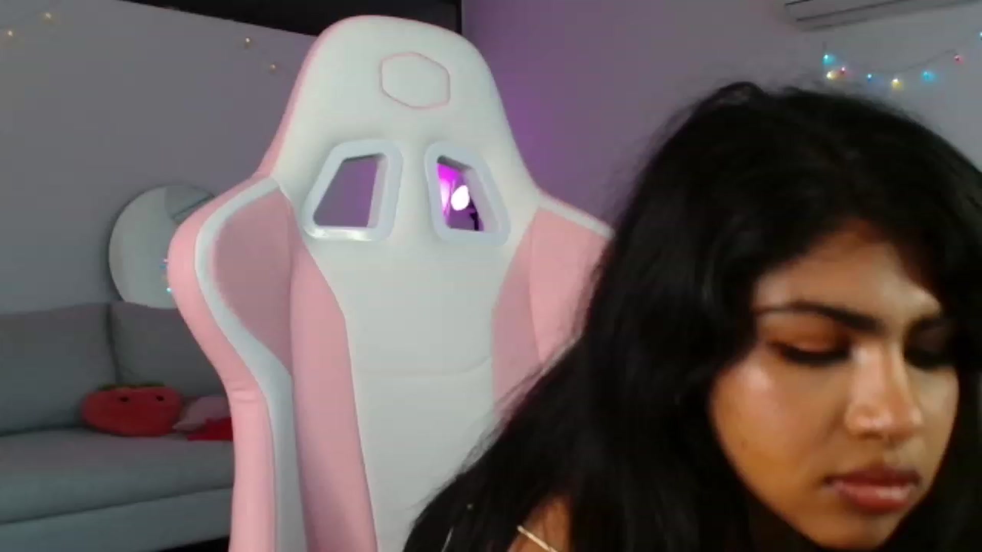 Gallery image thumbnail from Katara_'s myfreecams stream on, 11/08/2023, 17:10 image 19 of 20